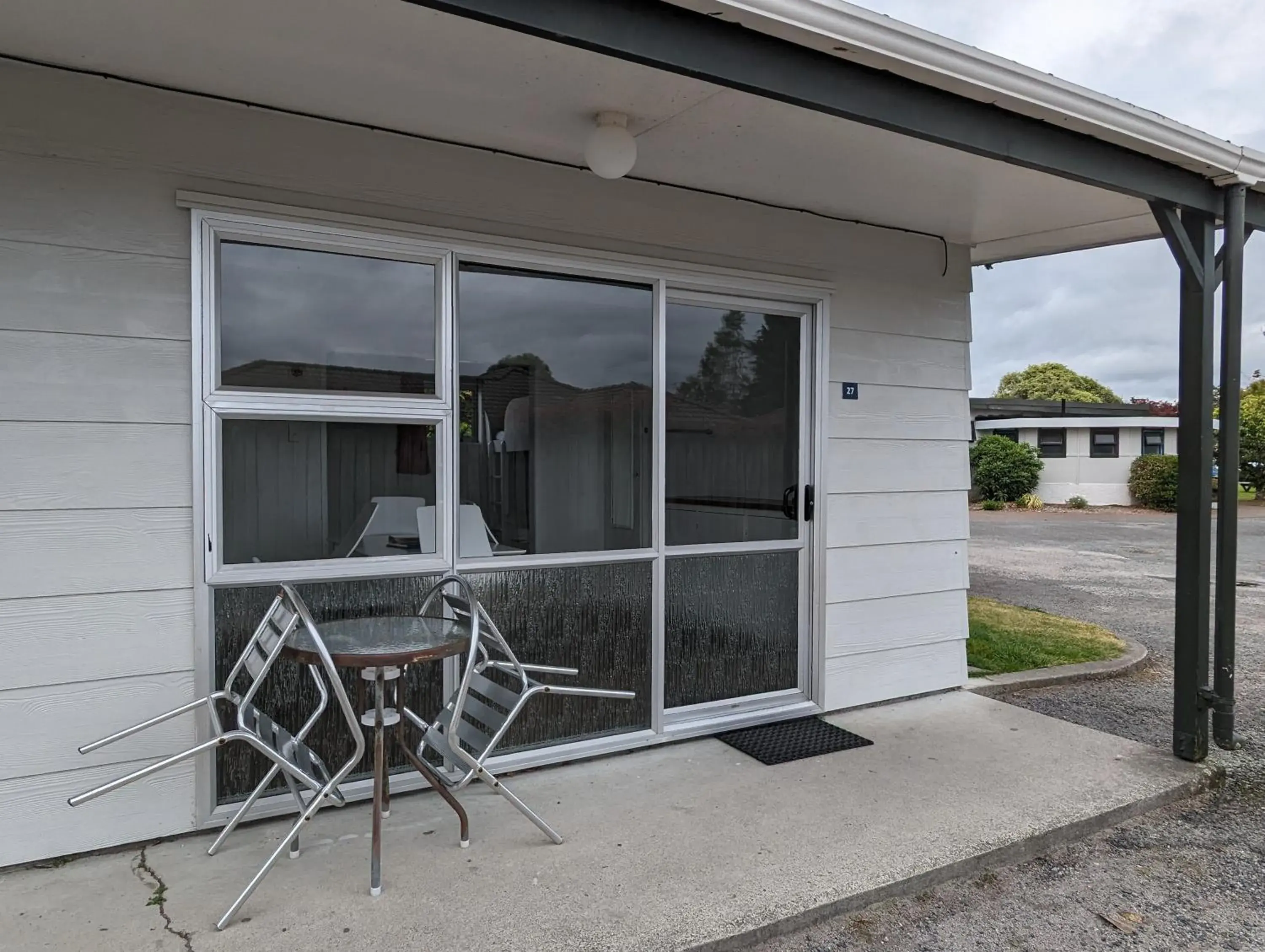 Large Standard Cabin (Shared Bathroom) in Holdens Bay Holiday Park Large Standard Cabin (Shared Bathroom) in Holdens Bay Holiday Park
