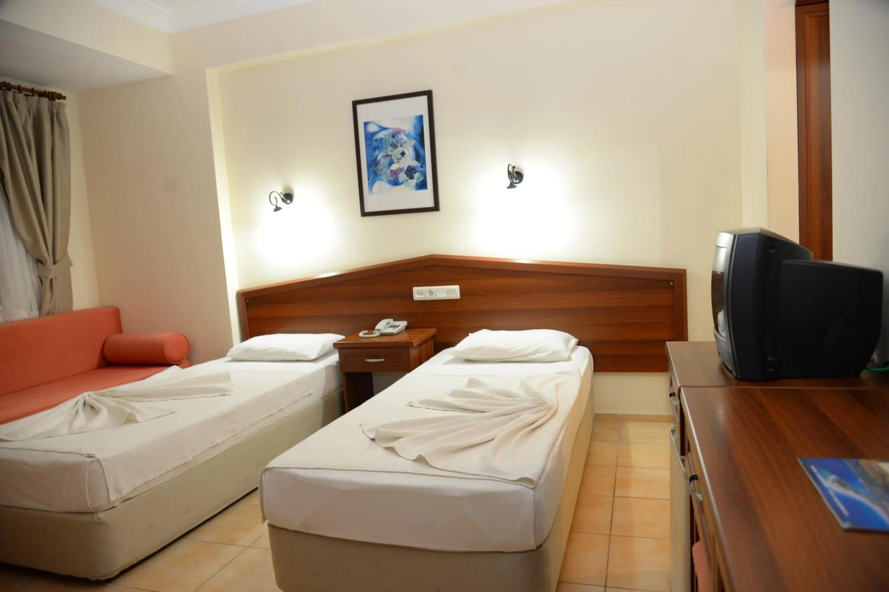 Photo of the whole room in Karbel Hotel