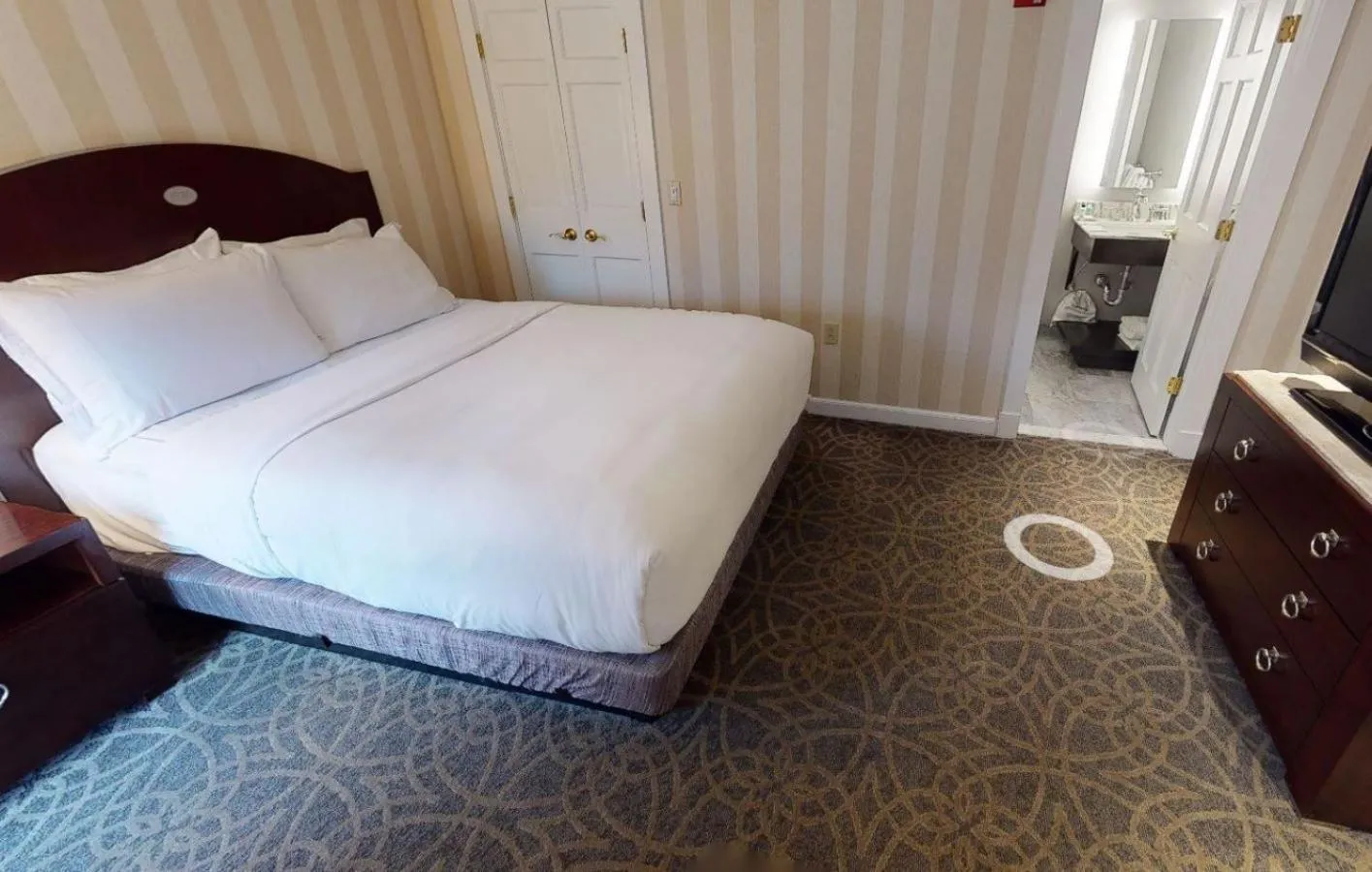 Bed in The Equinox Golf Resort & Spa