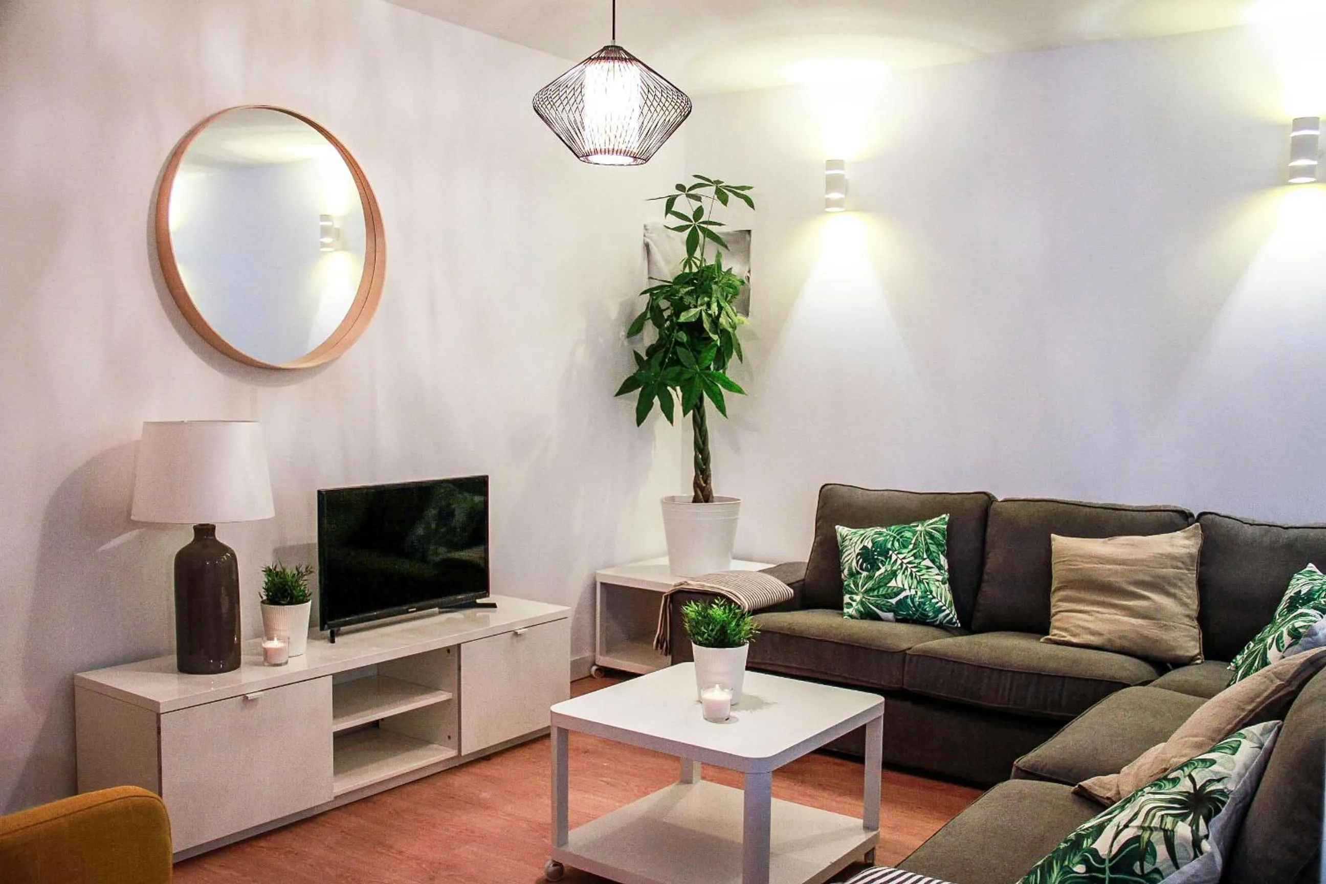 Communal lounge/ TV room in Real Beds Madrid