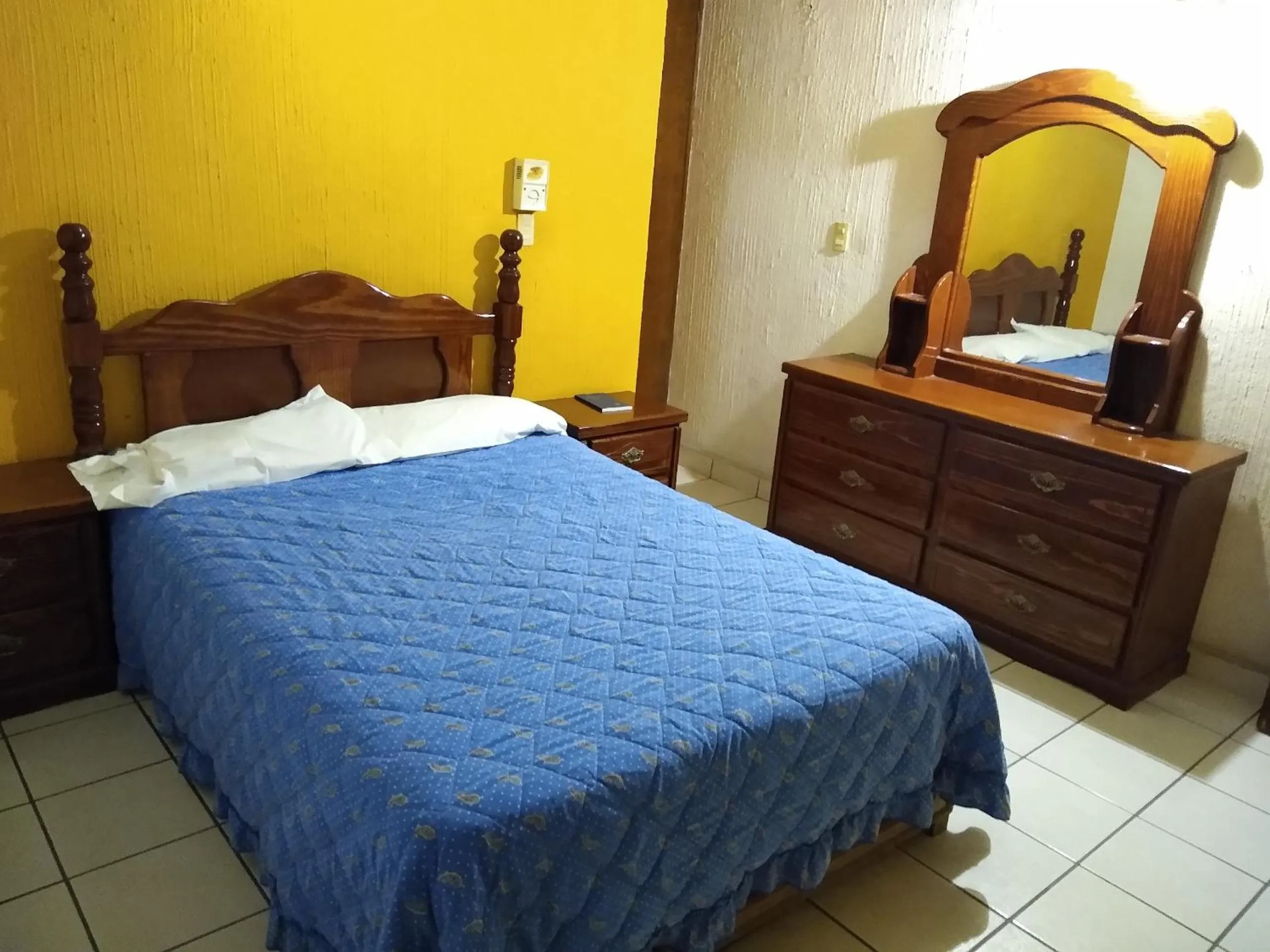 Bedroom, Bed in Hotel Real Jojutla