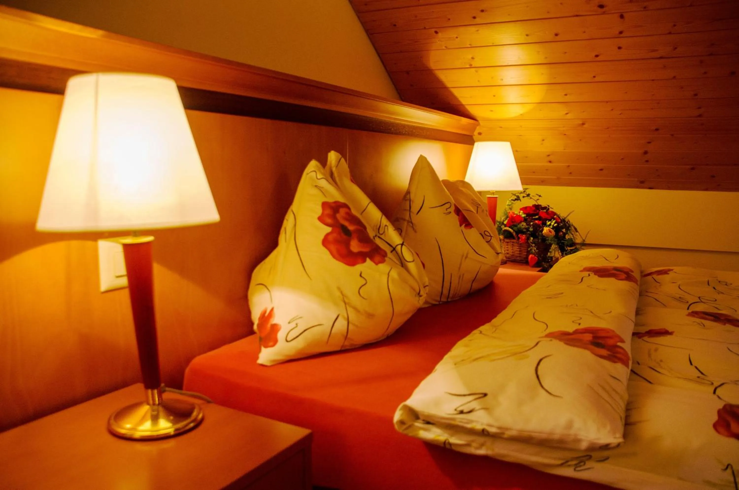 Decorative detail, Bed in Auberge Communale à l'Union