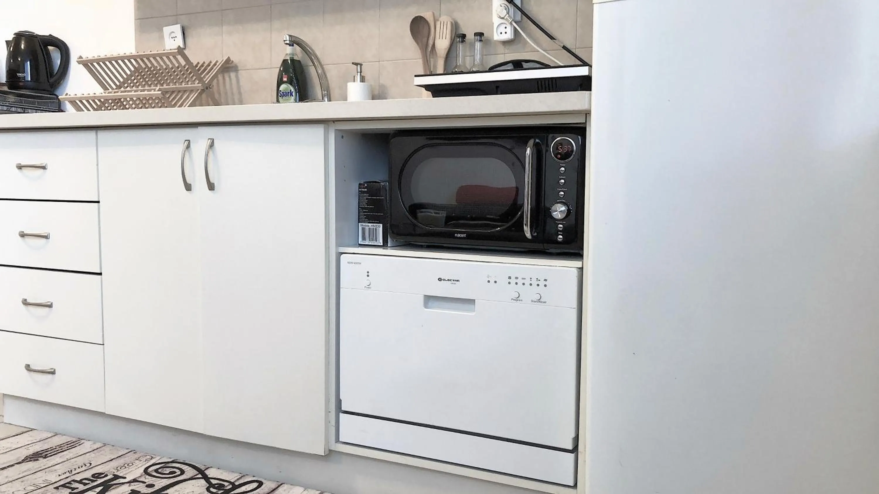 Kitchen or kitchenette in Stylish Tel Aviv
