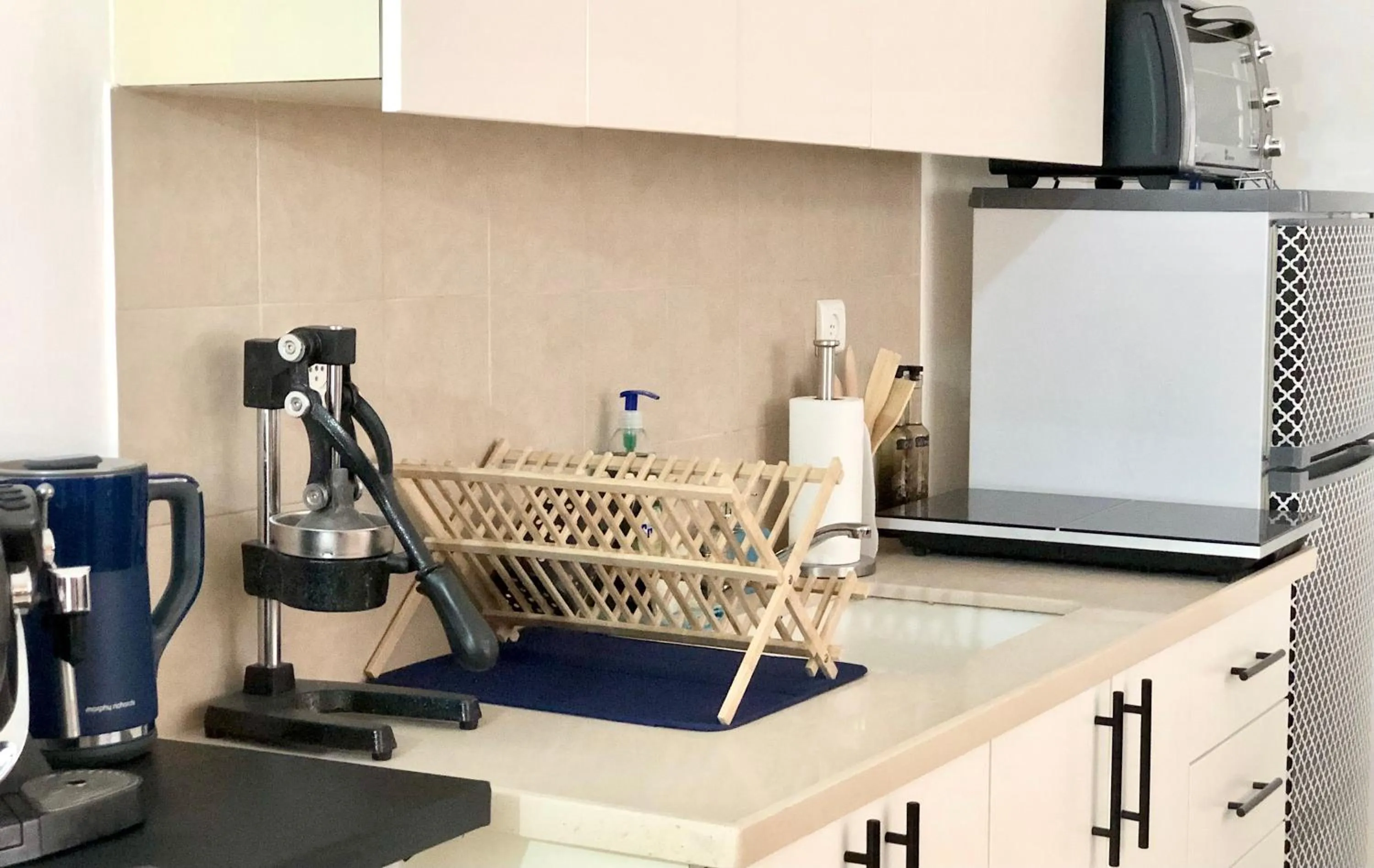 Kitchen or kitchenette in Stylish Tel Aviv