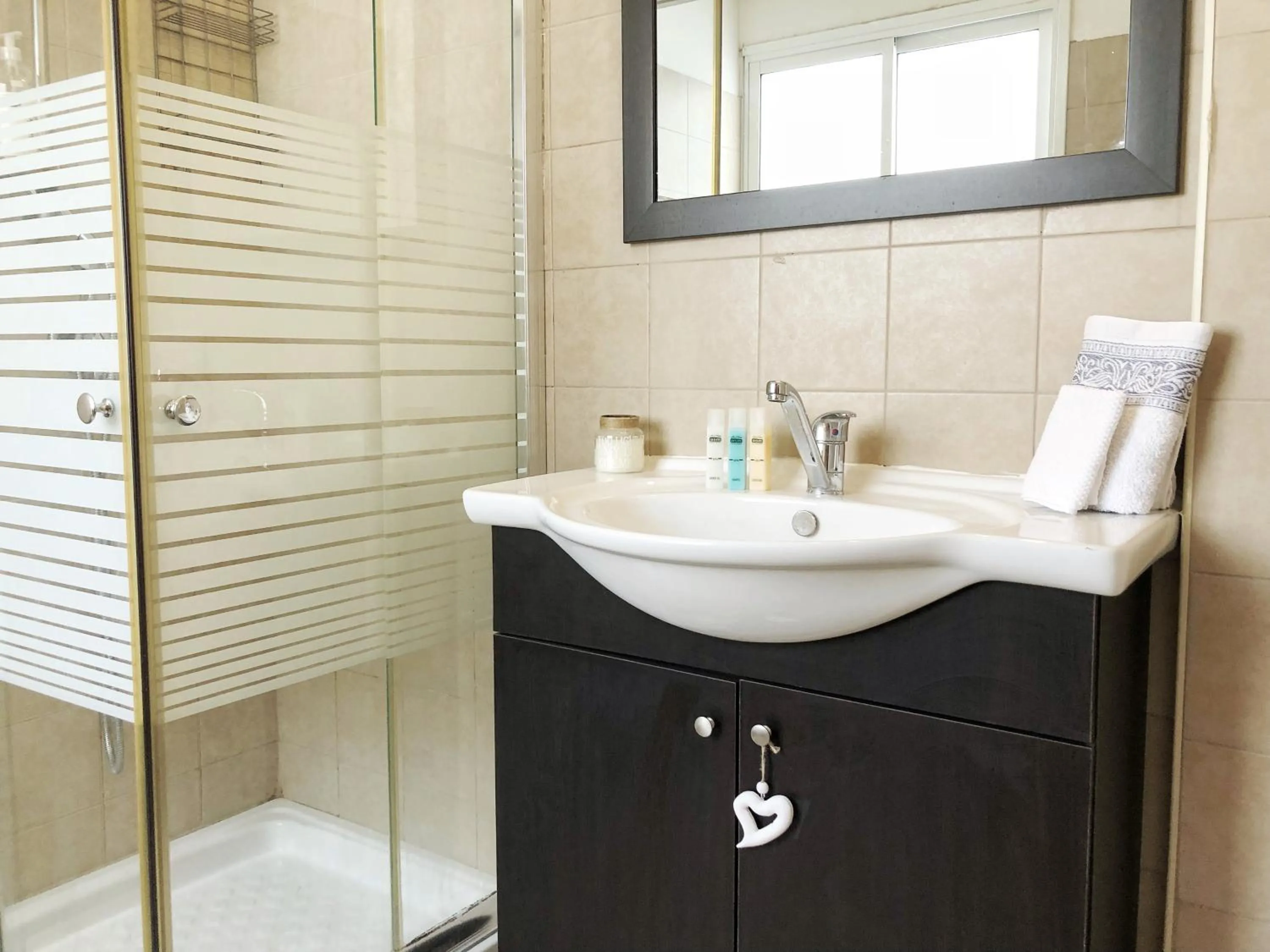 Shower in Stylish Tel Aviv