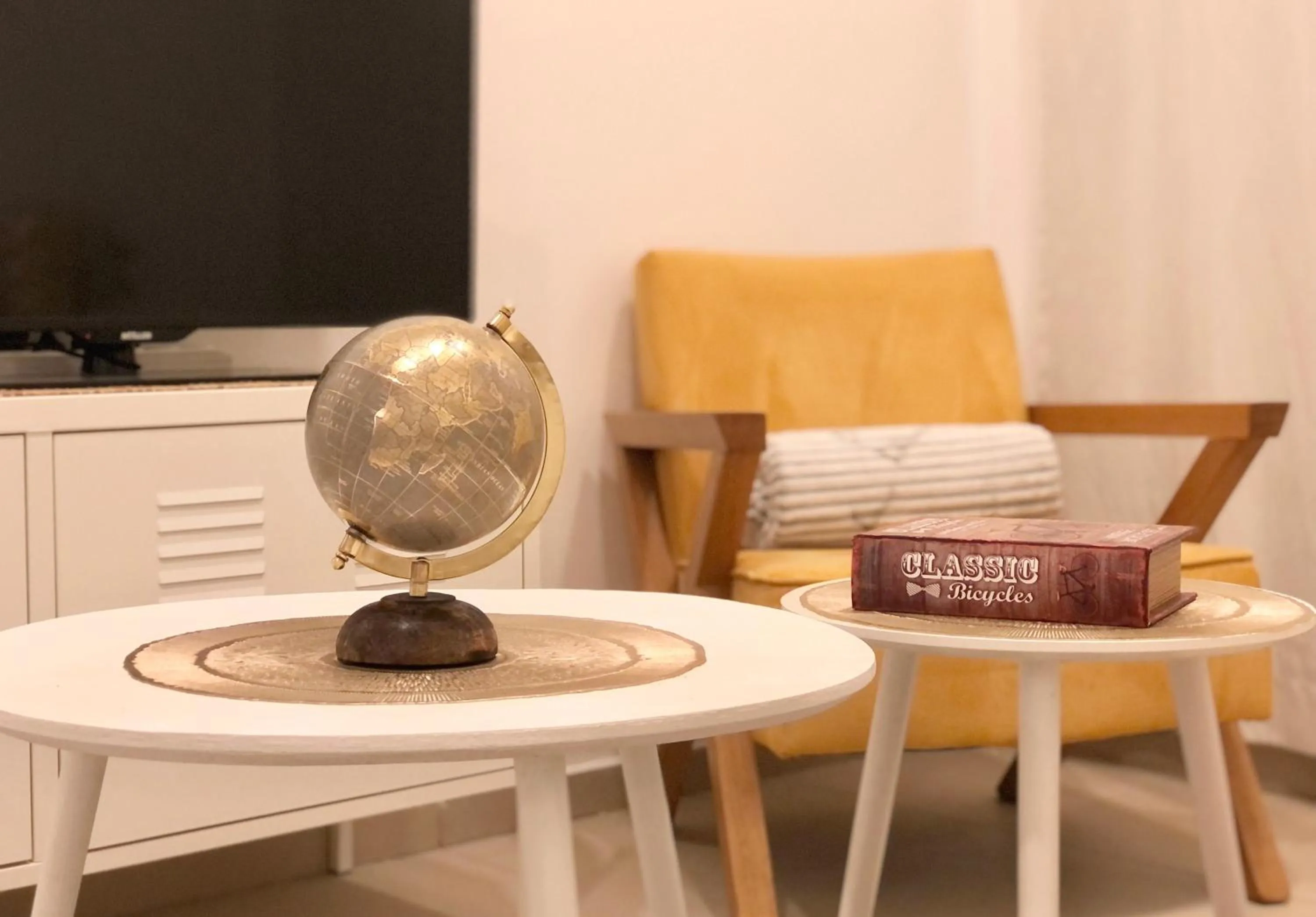 Living room in Stylish Tel Aviv