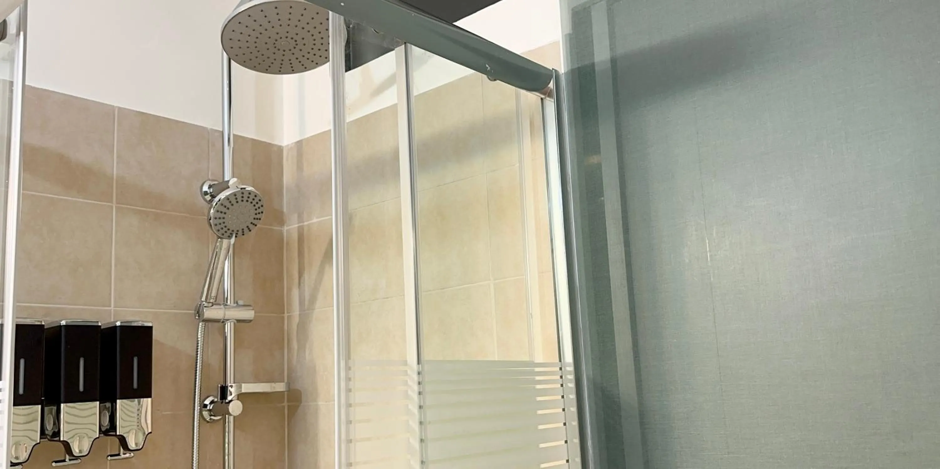 Shower in Stylish Tel Aviv