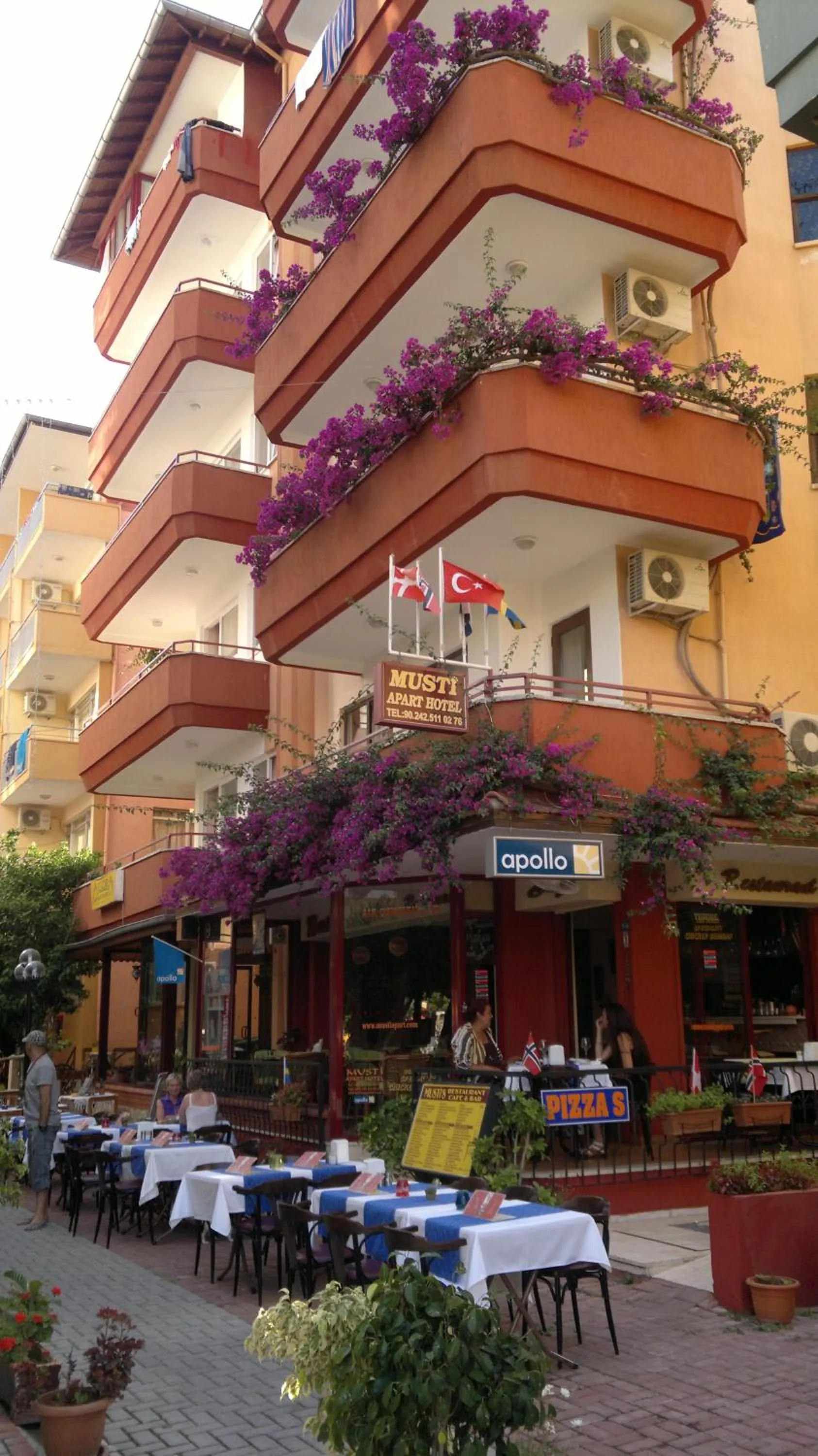 Facade/entrance in Musti Apart Hotel