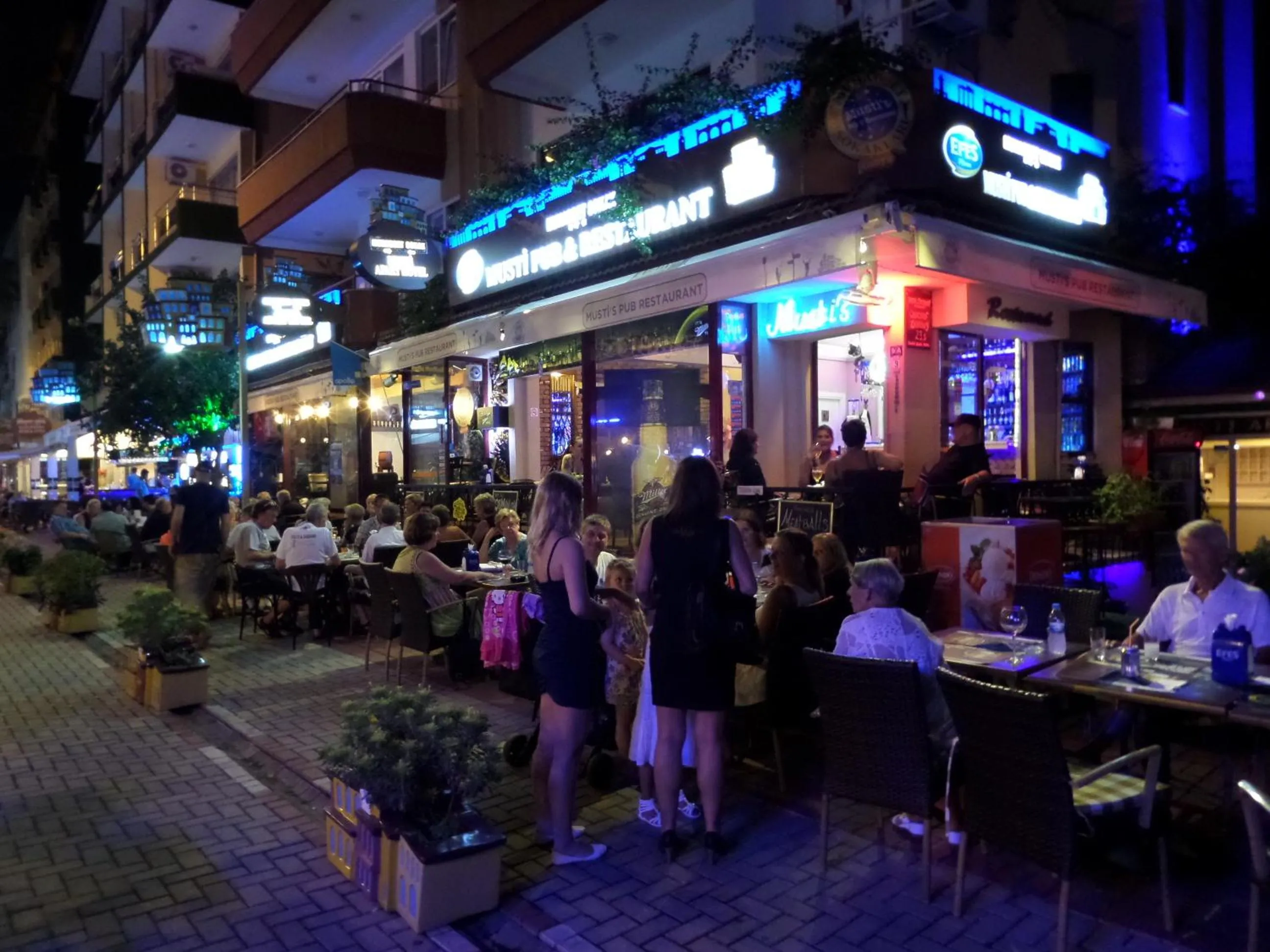 Restaurant/places to eat in Musti Apart Hotel