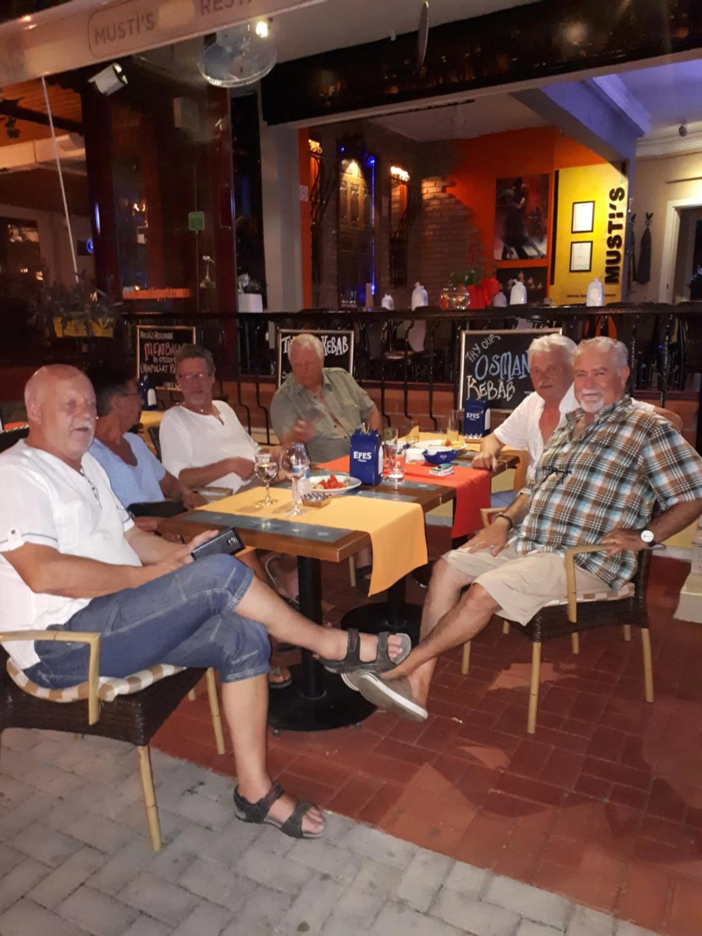 Restaurant/places to eat in Musti Apart Hotel