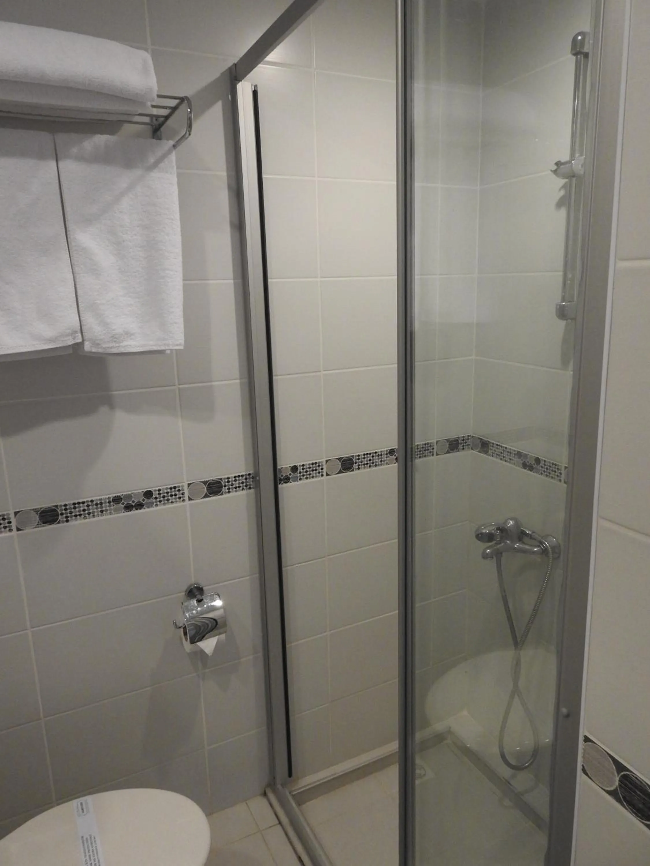 Shower in Musti Apart Hotel