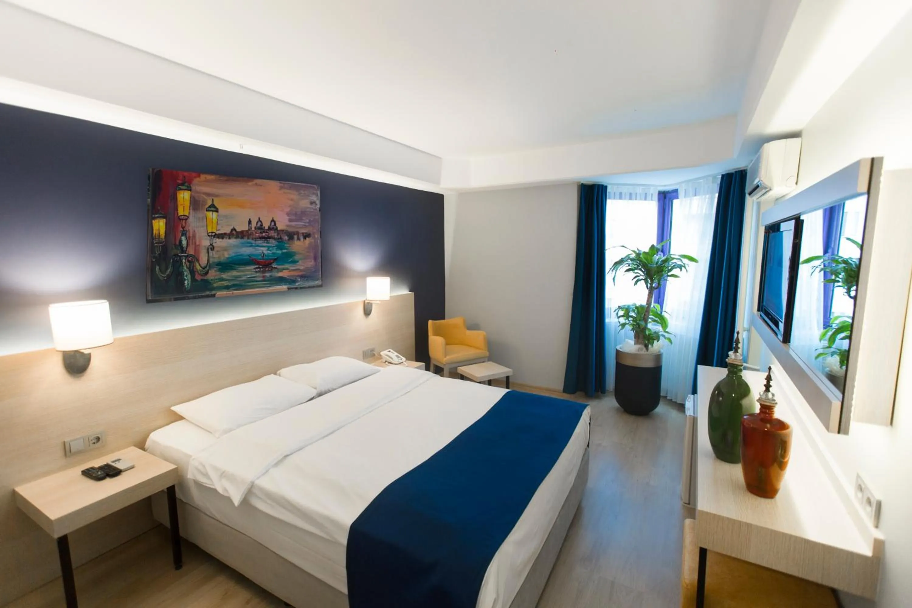 Photo of the whole room, Bed in Piskin Hotel