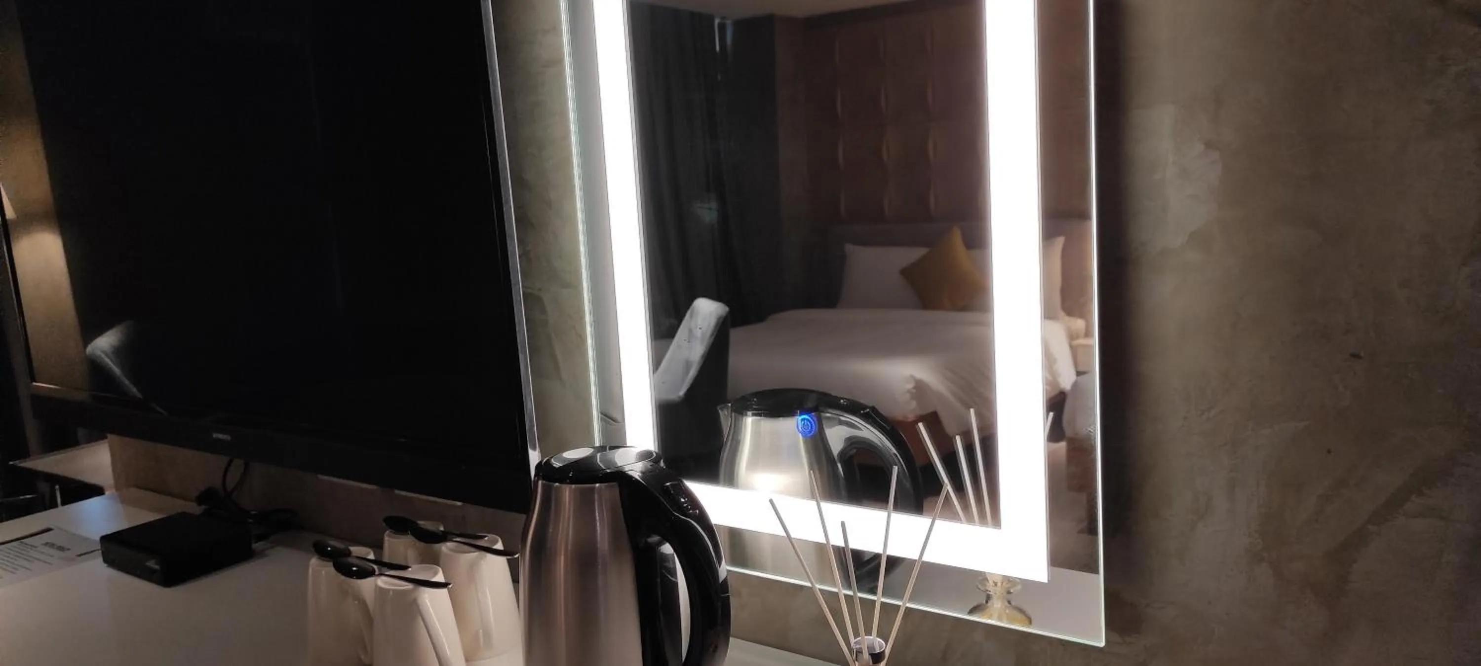 Communal lounge/ TV room in City Park Hotel Residences