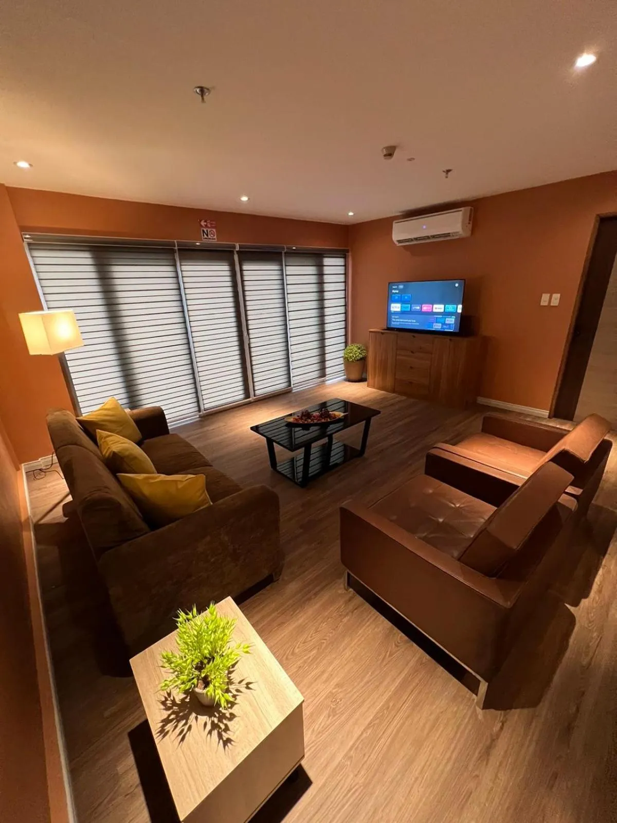 Communal lounge/ TV room in City Park Hotel Residences