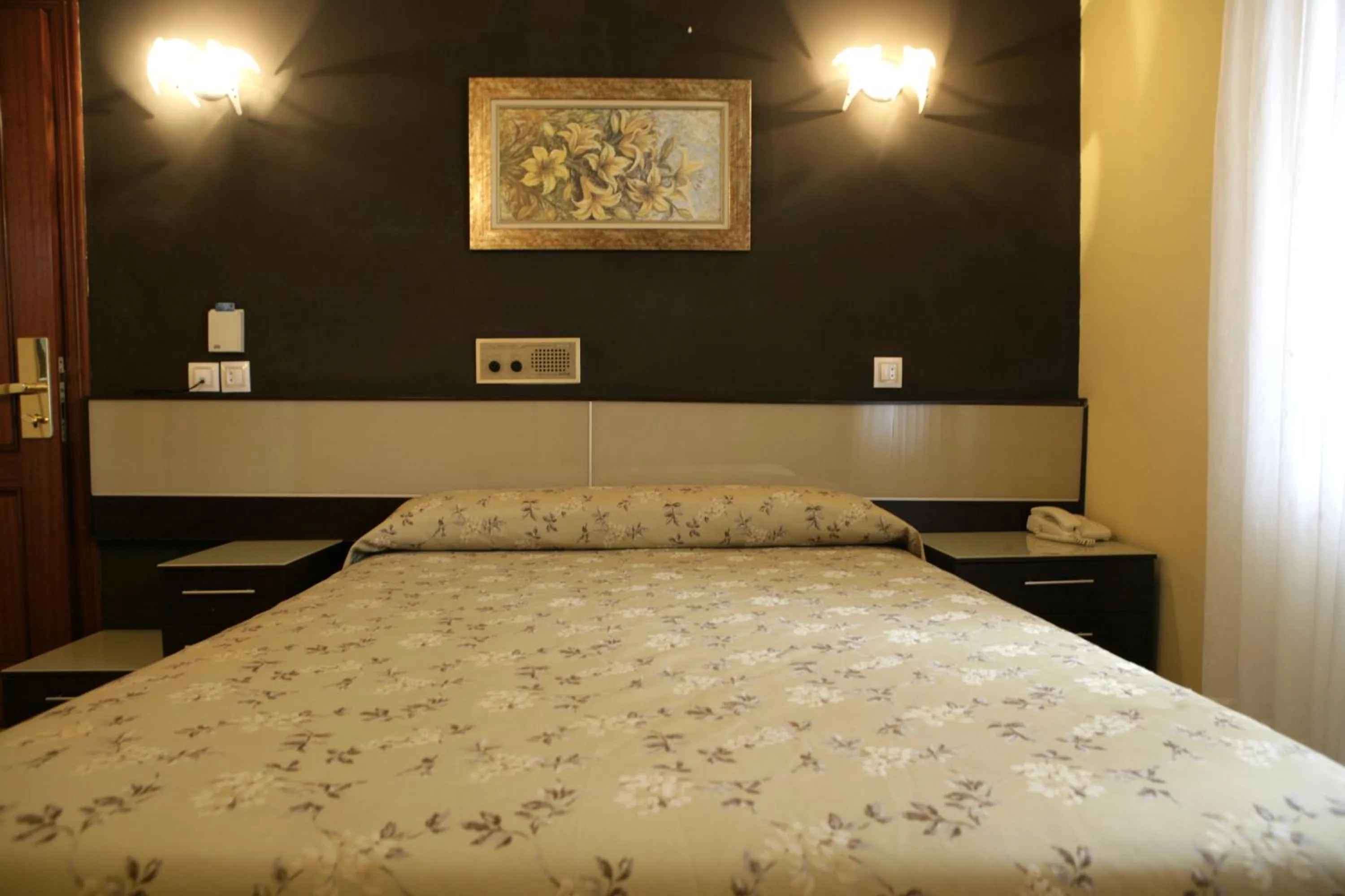 Photo of the whole room, Bed in Hotel Azpiazu