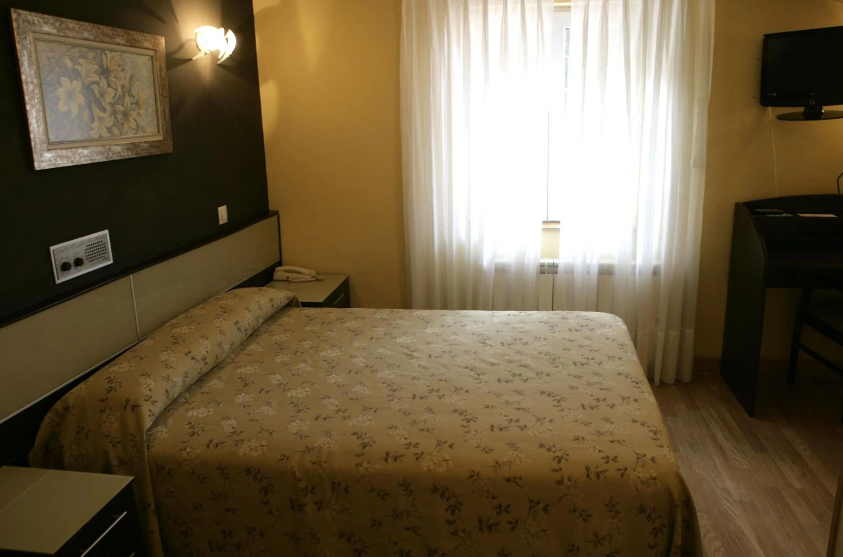 Photo of the whole room, Bed in Hotel Azpiazu