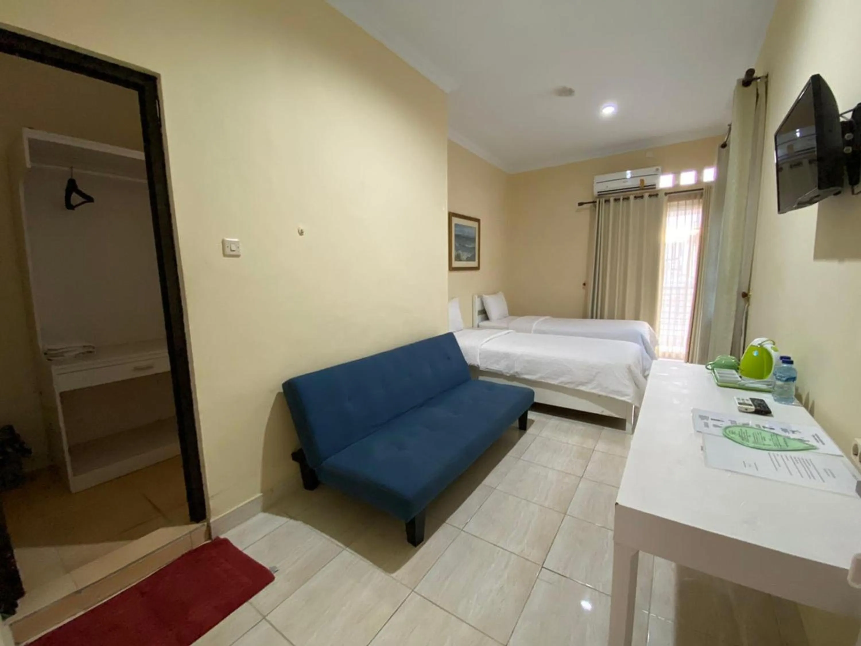 Photo of the whole room, Bed in Omah Inap D24 Syariah near Universitas Aisyiah Yogyakarta Mitra RedDoorz