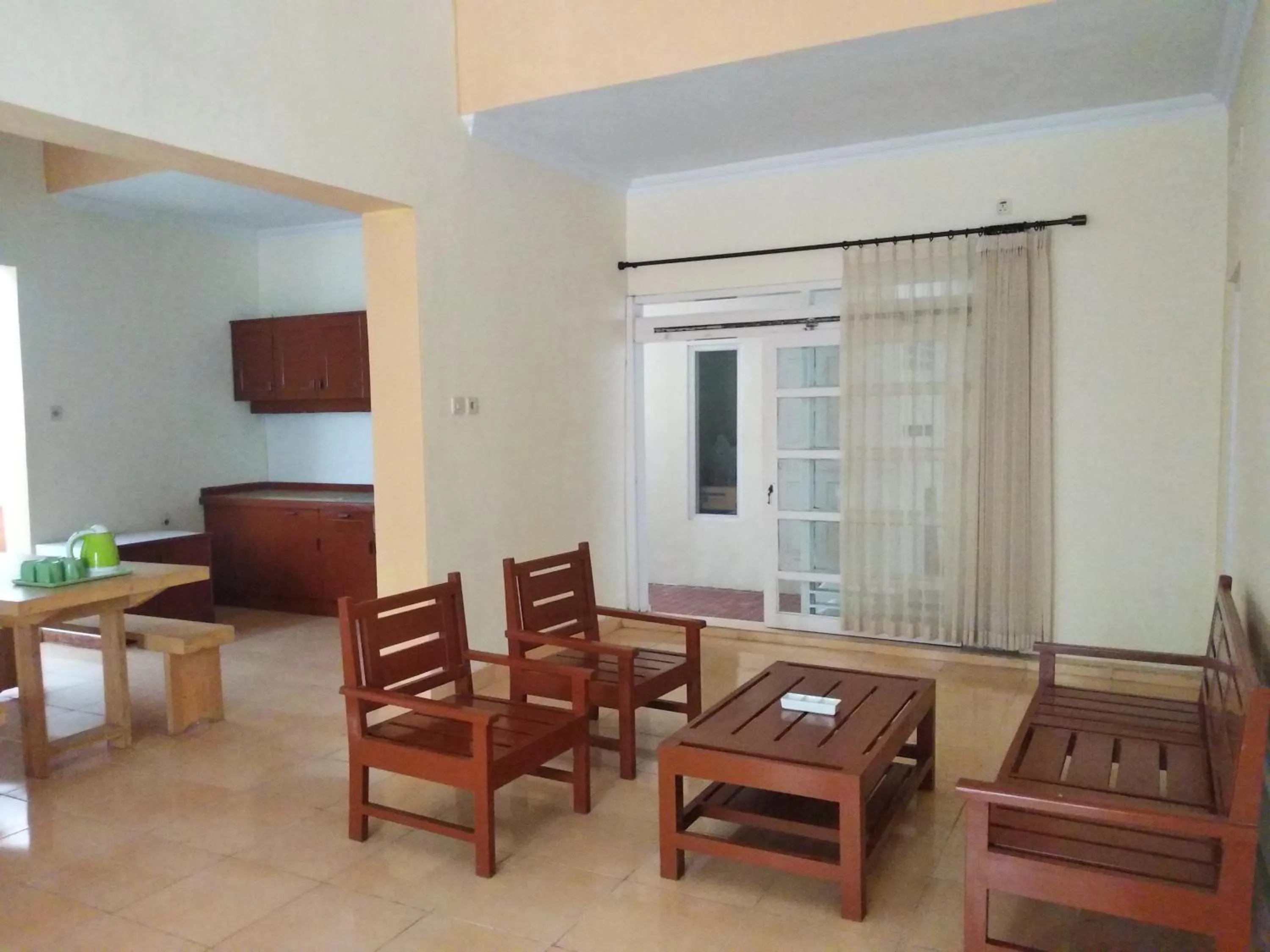 Seating area in Omah Inap D24 Syariah near Universitas Aisyiah Yogyakarta Mitra RedDoorz