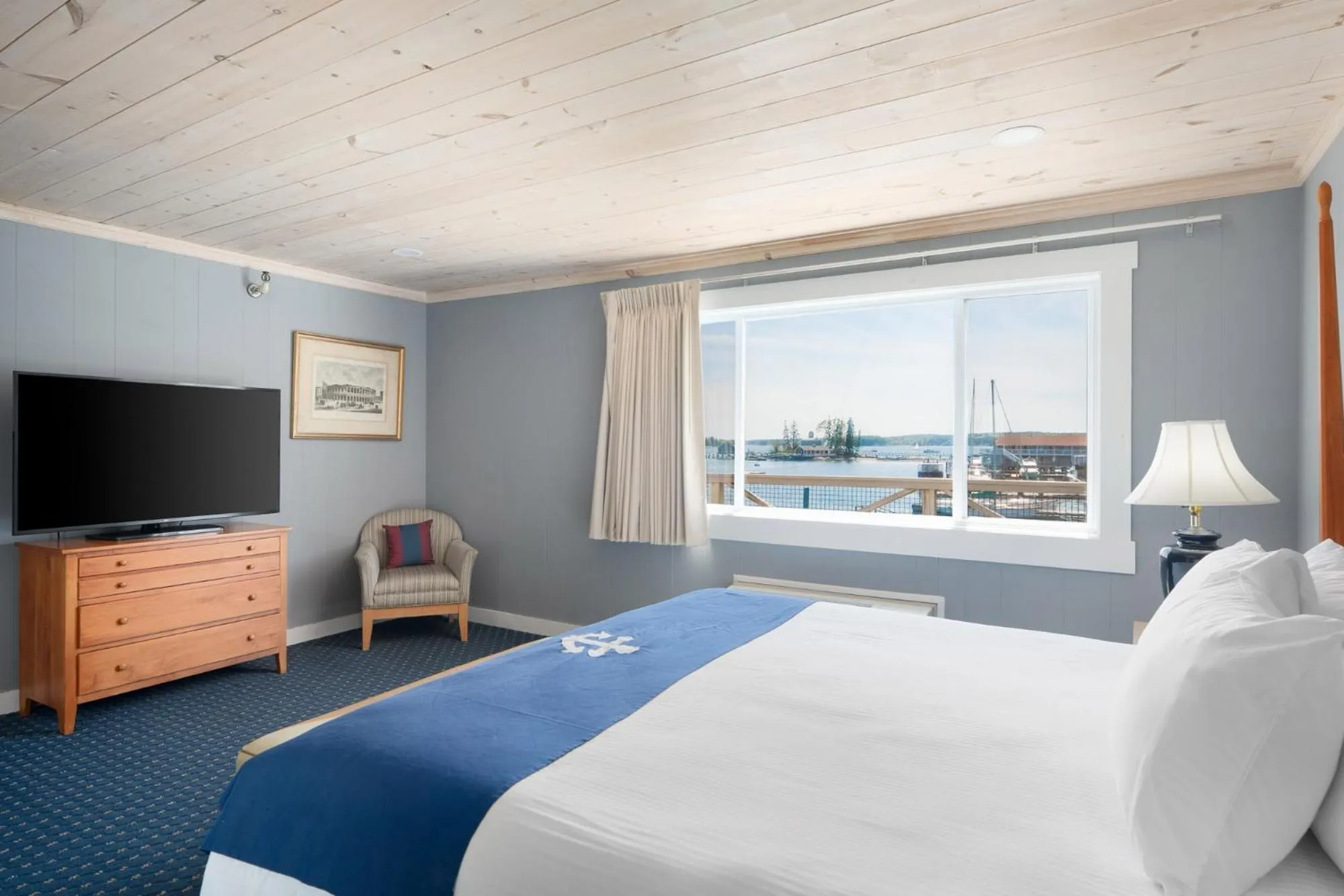 Harbor Master Suite in Fisherman's Wharf Inn