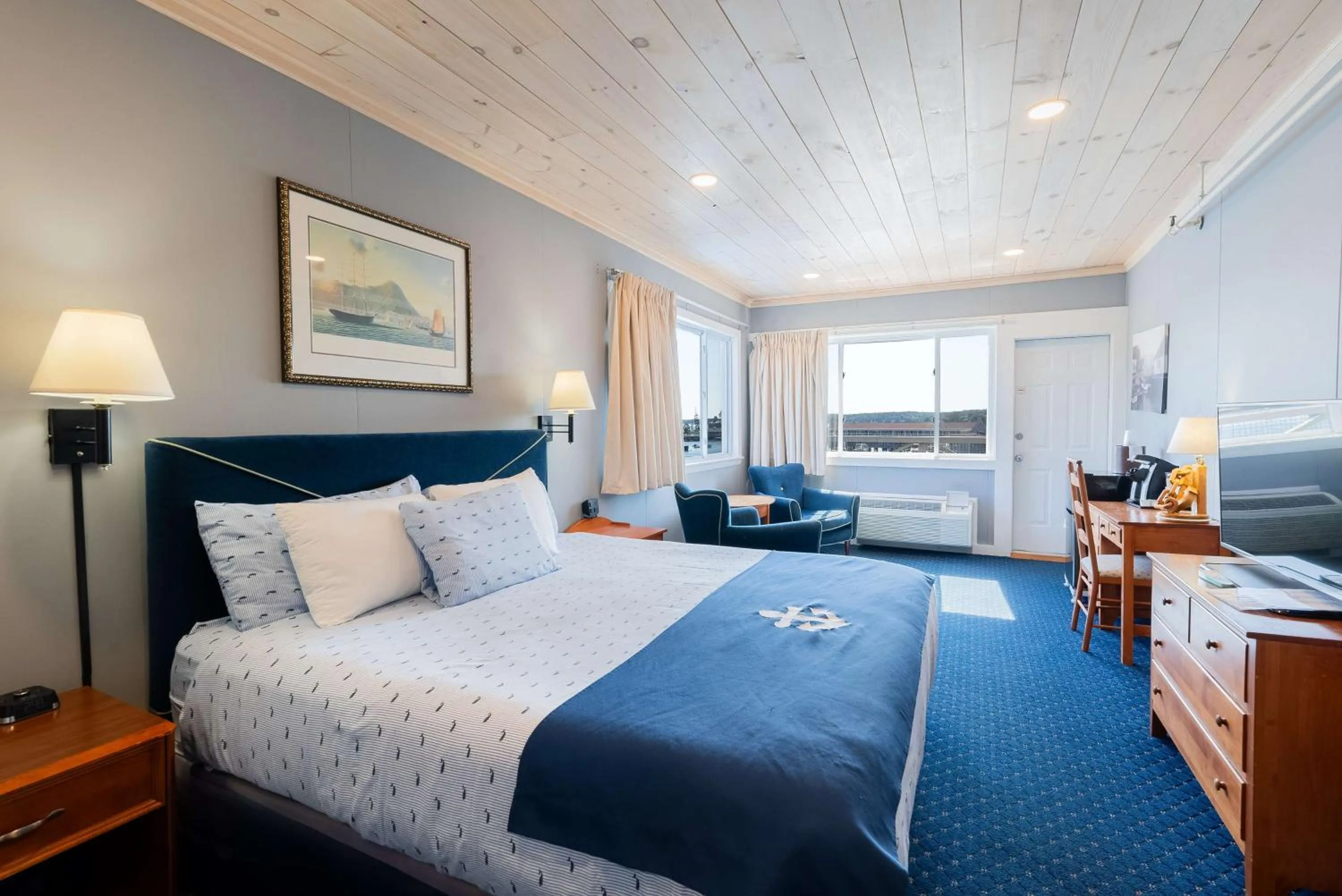 King Corner Harbor View in Fisherman's Wharf Inn