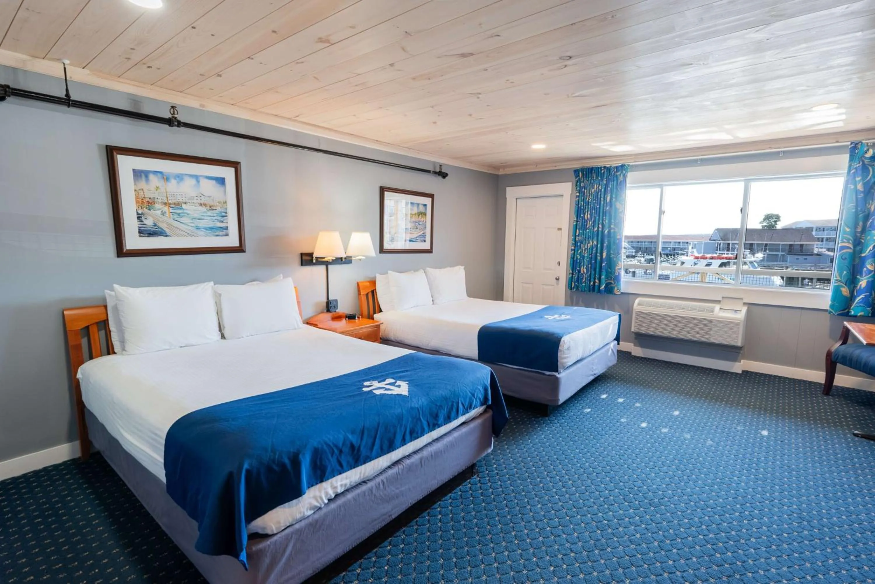 Two Queen Outer Harbor View in Fisherman's Wharf Inn