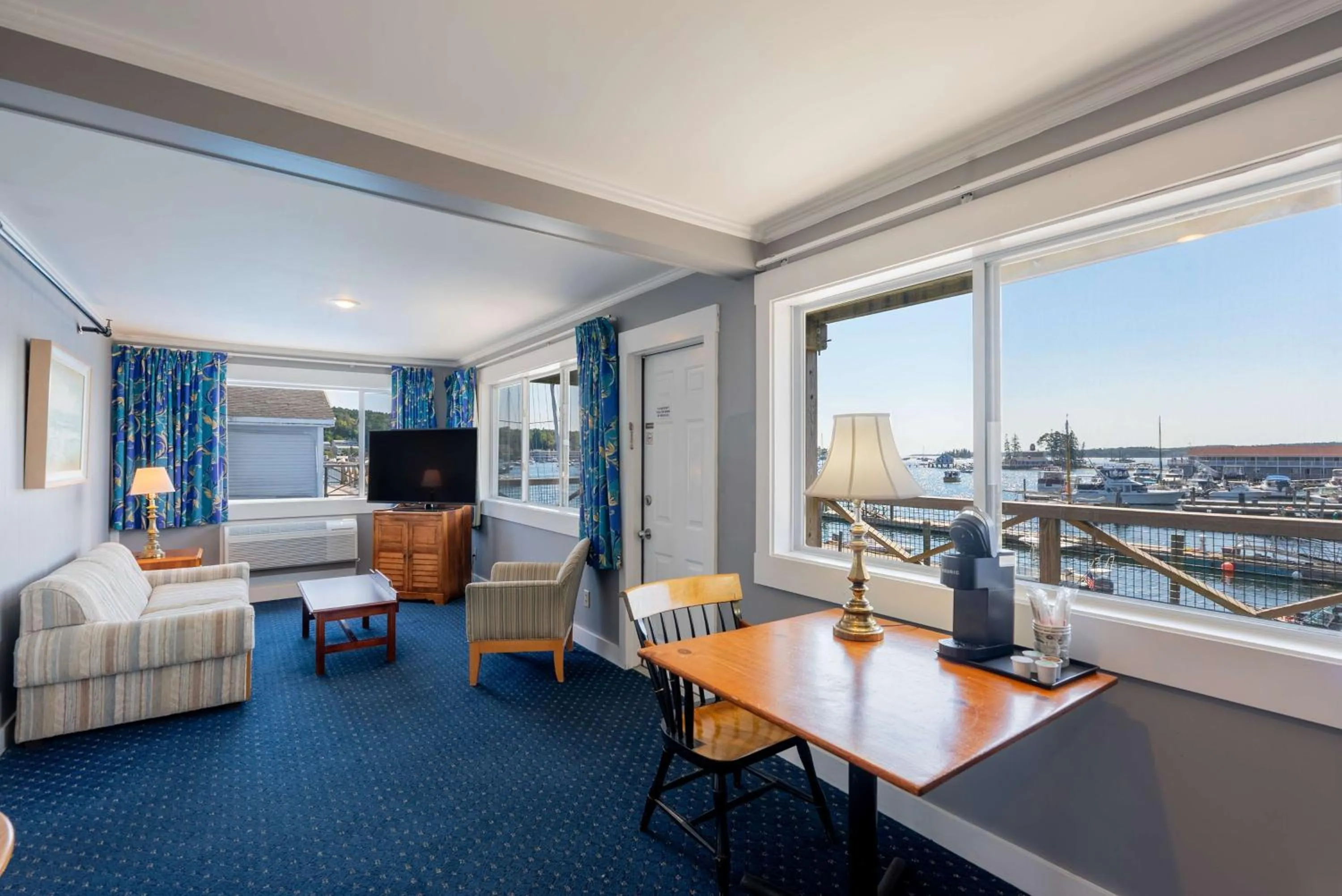 Photo of the whole room in Fisherman's Wharf Inn