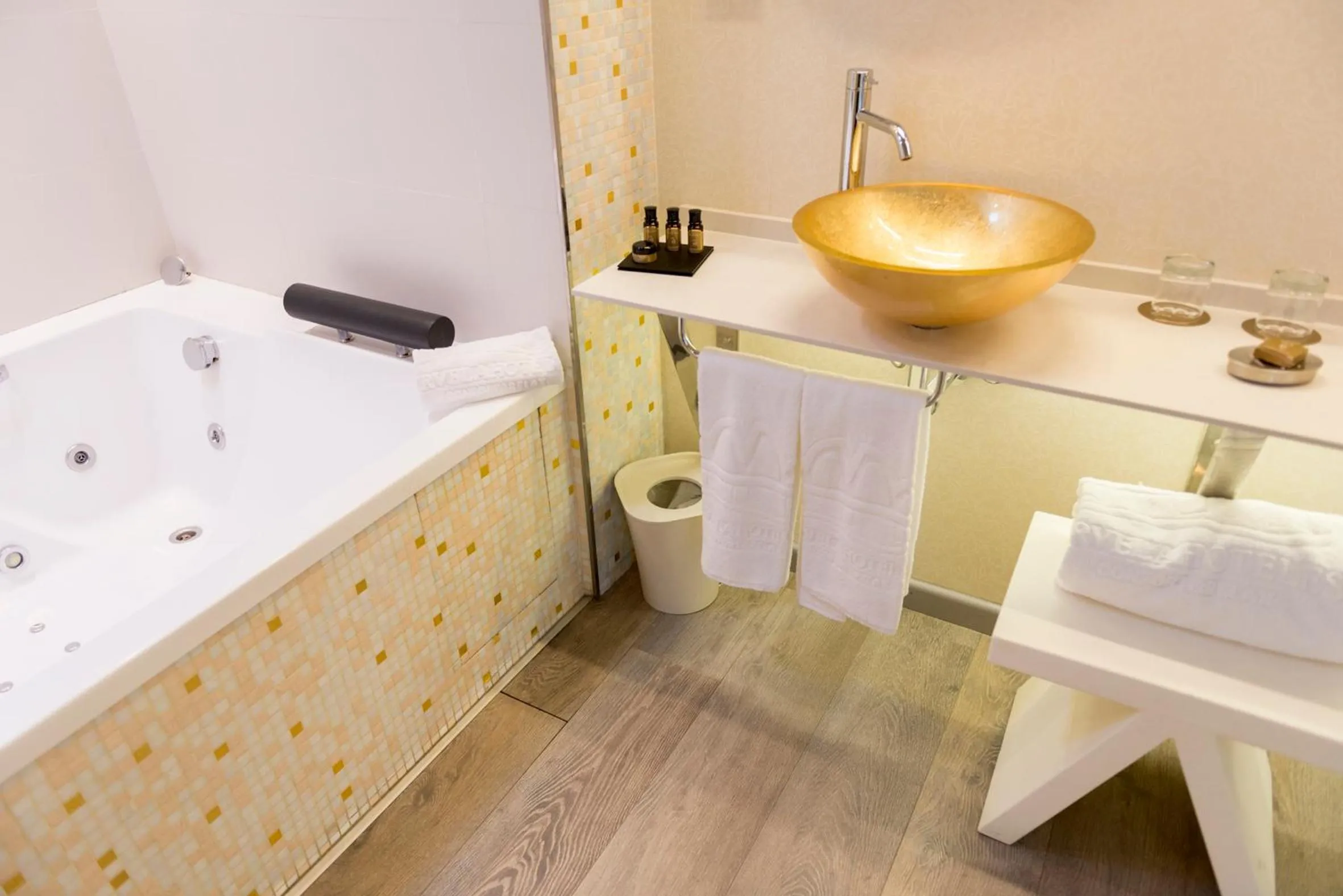 Bathroom in Hotel & Spa Princesa Munia