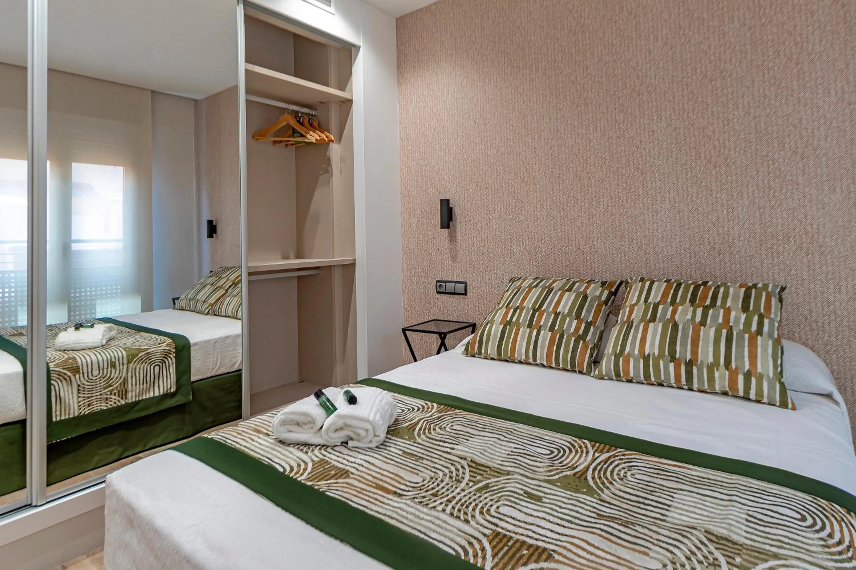 Bedroom, Bed in Apartamentos Suites Oficentro Original