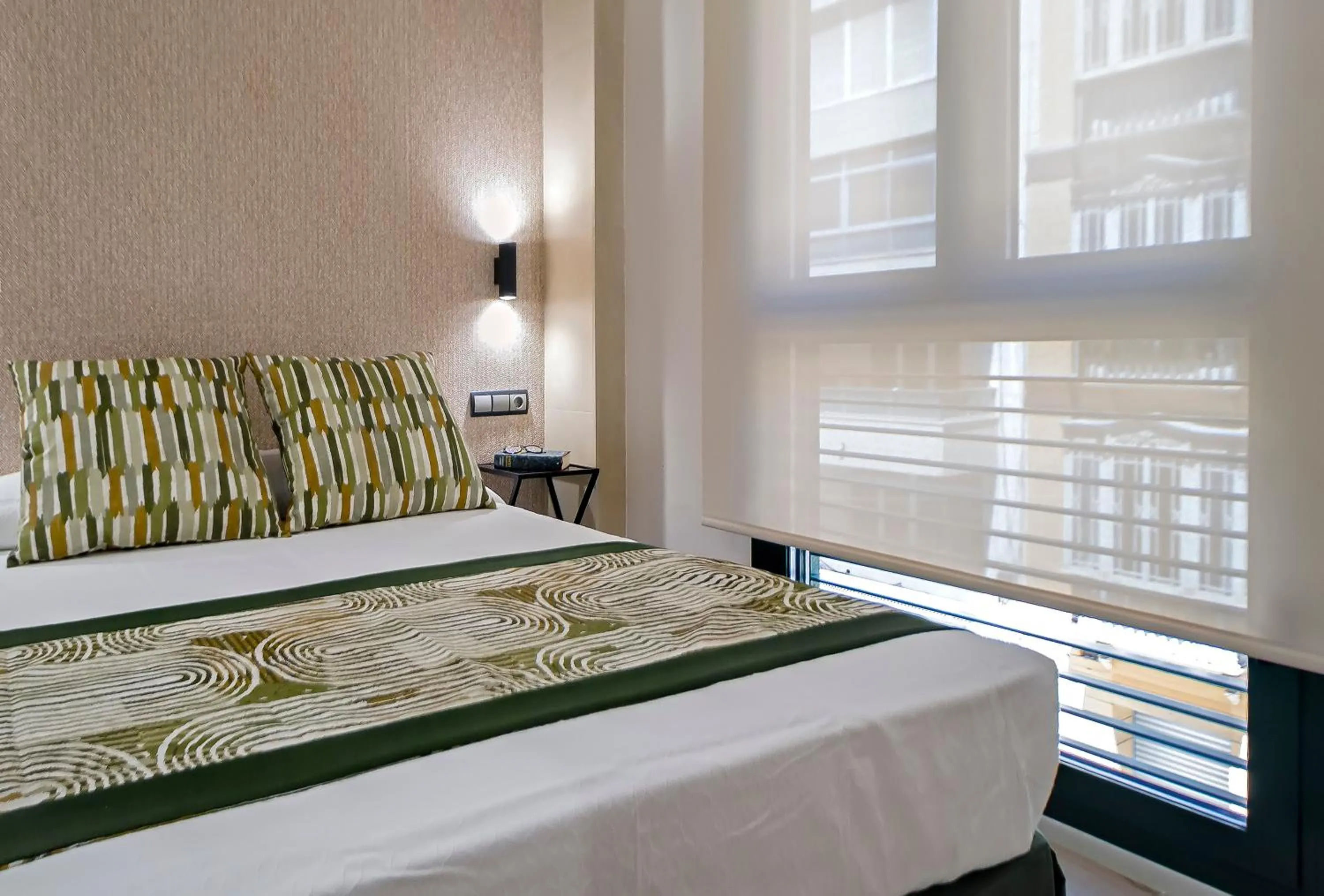 Bedroom, Bed in Apartamentos Suites Oficentro Original