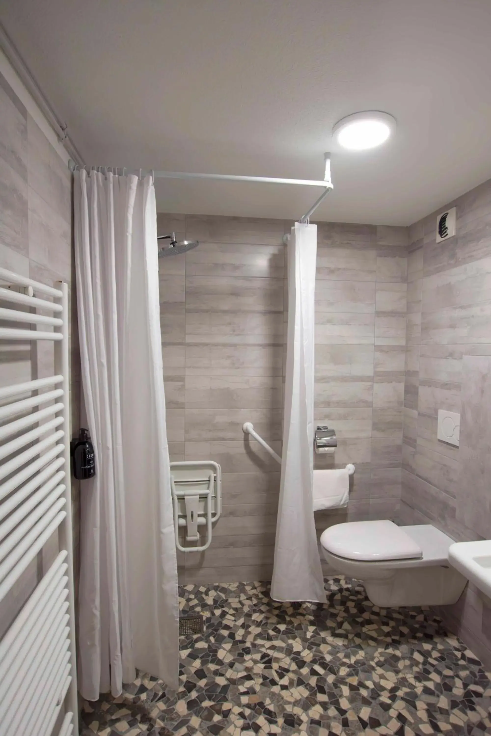 Double or Twin Room - Disability Access in Domaine de la Plagnette Double or Twin Room - Disability Access in Domaine de la Plagnette