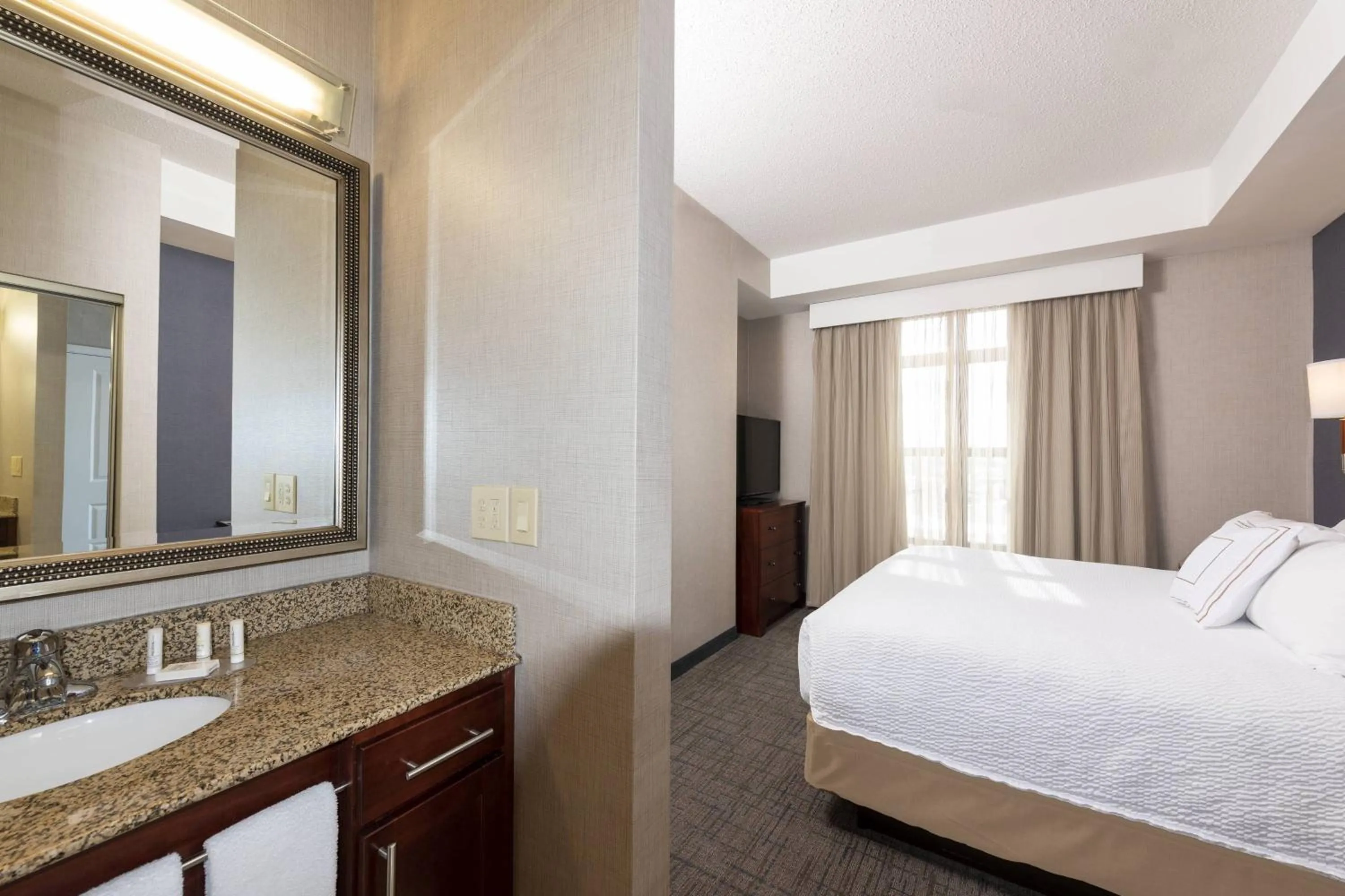 Bedroom, Bed in Residence Inn by Marriott Midland