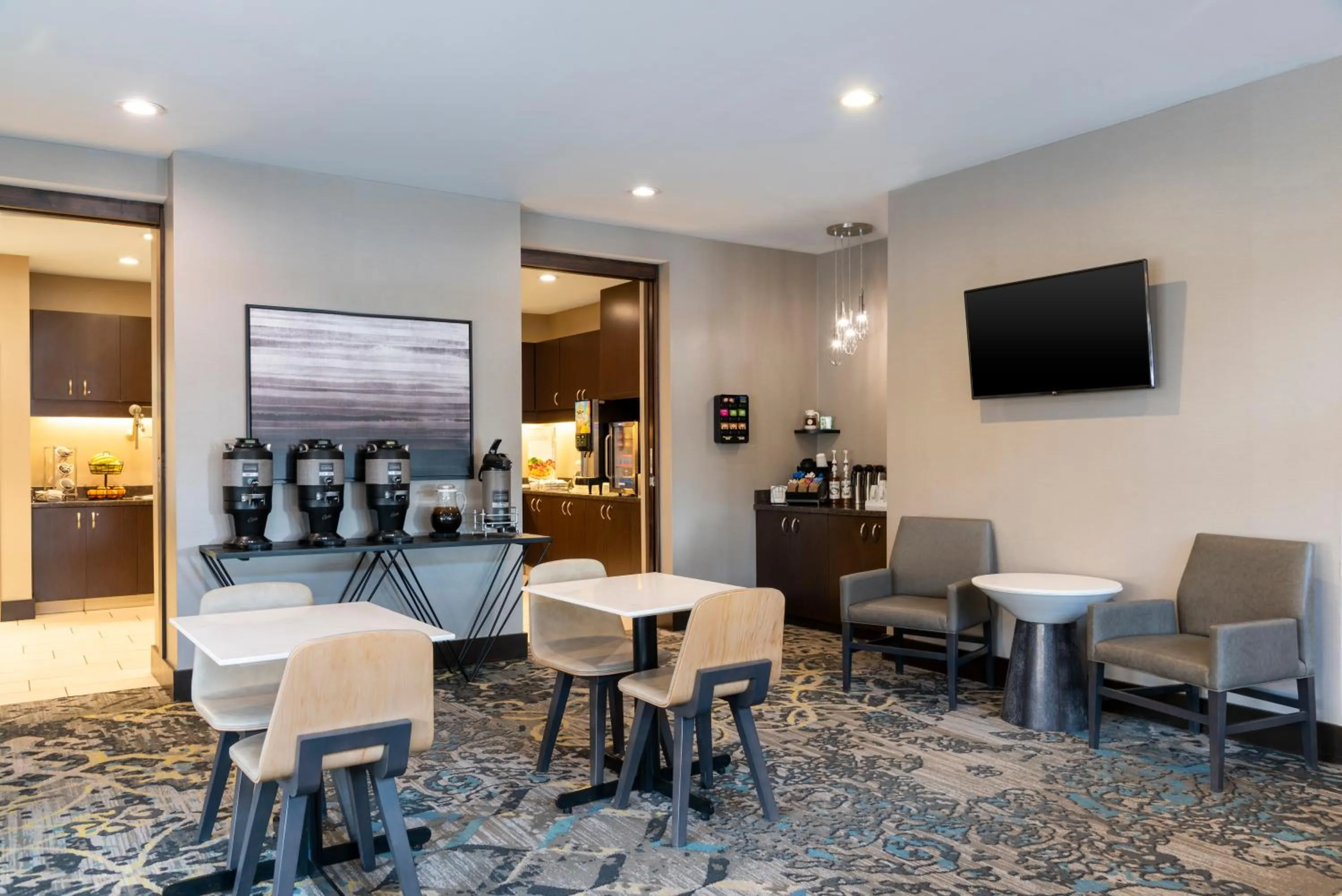 Coffee/tea facilities in Residence Inn by Marriott Midland