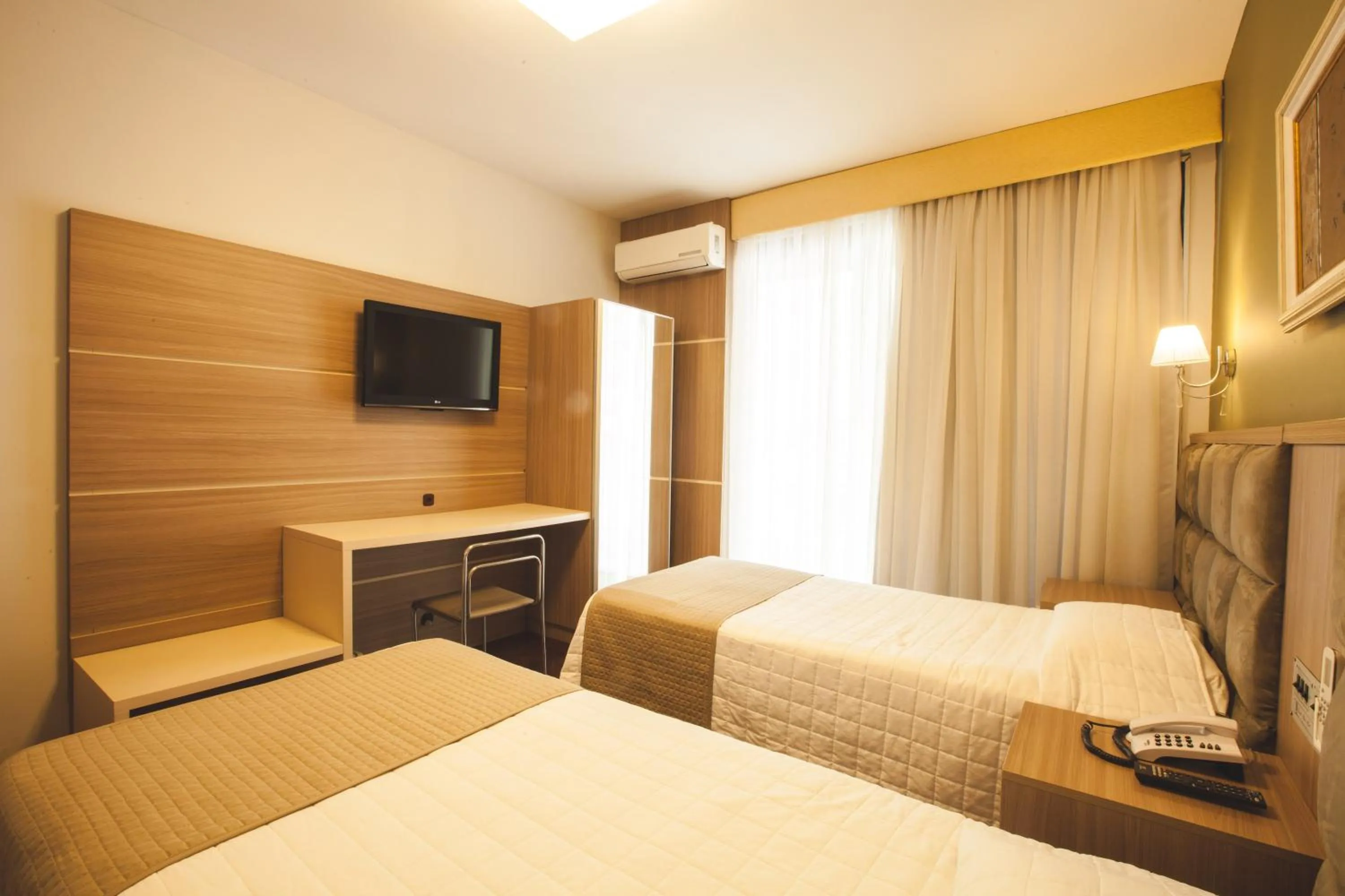 Bedroom, Bed in Curitiba Palace Hotel