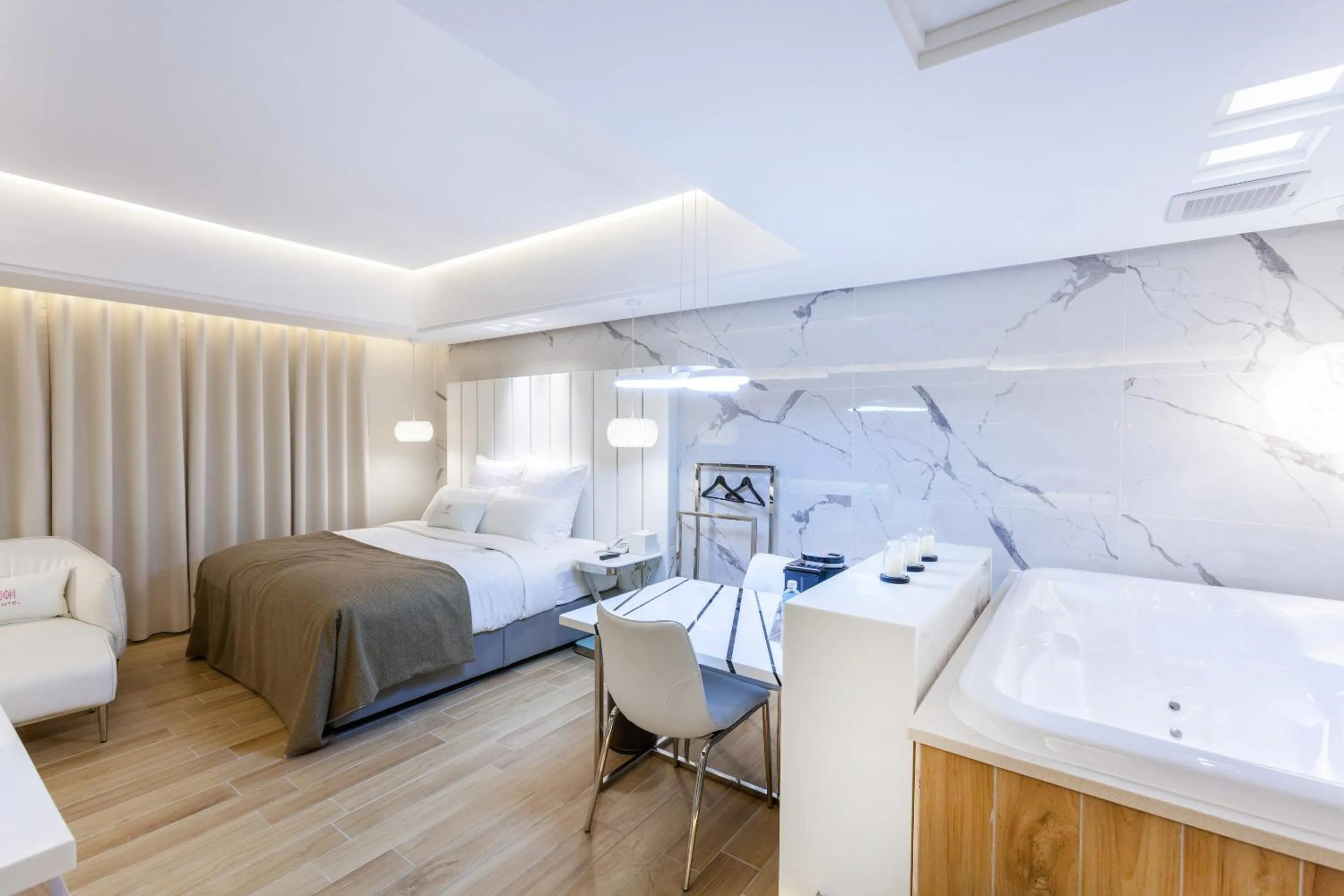 Photo of the whole room, Bed in Chao Motel