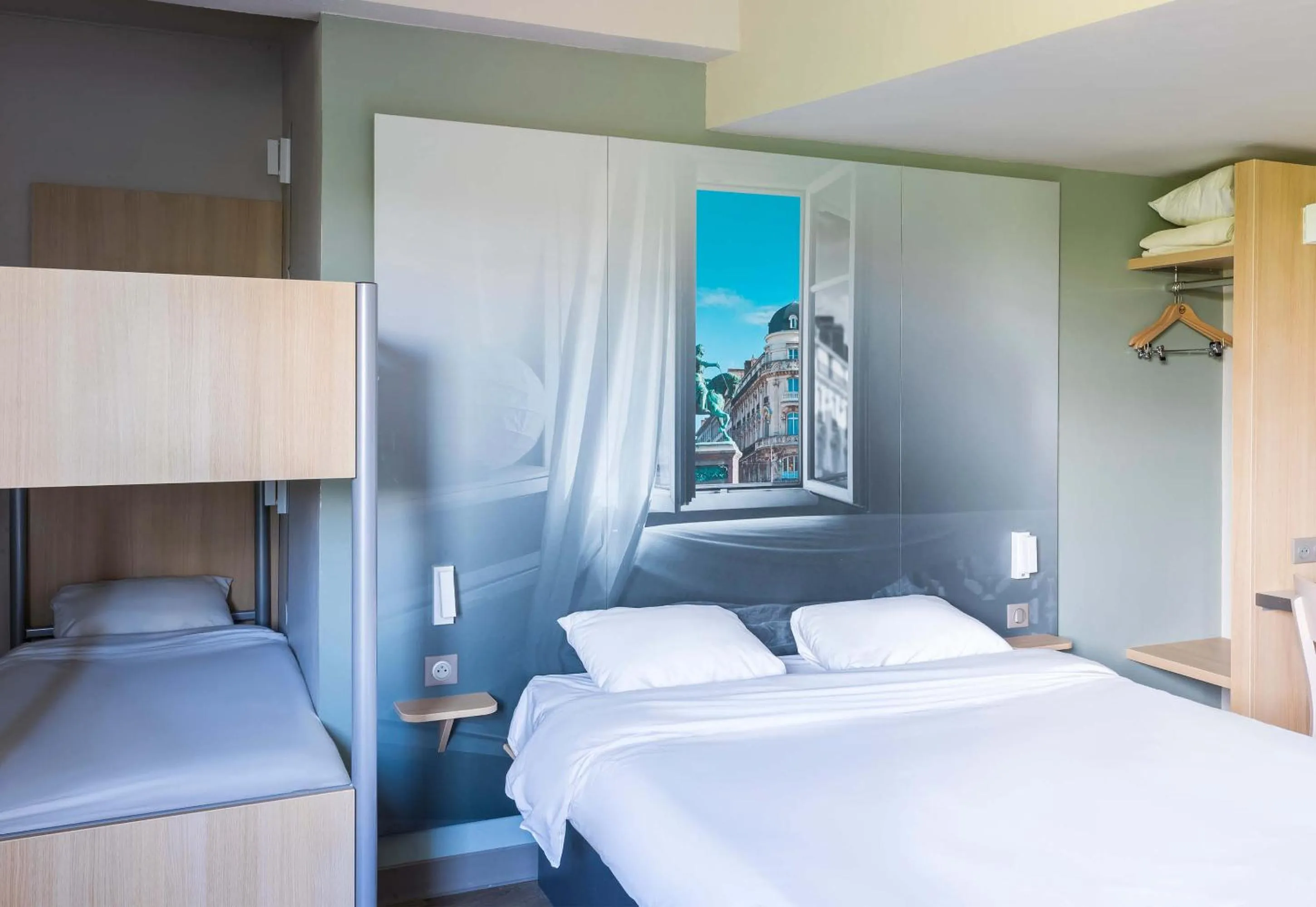 Bedroom, Bed in B&B HOTEL Orleans Saint-Jean de Braye