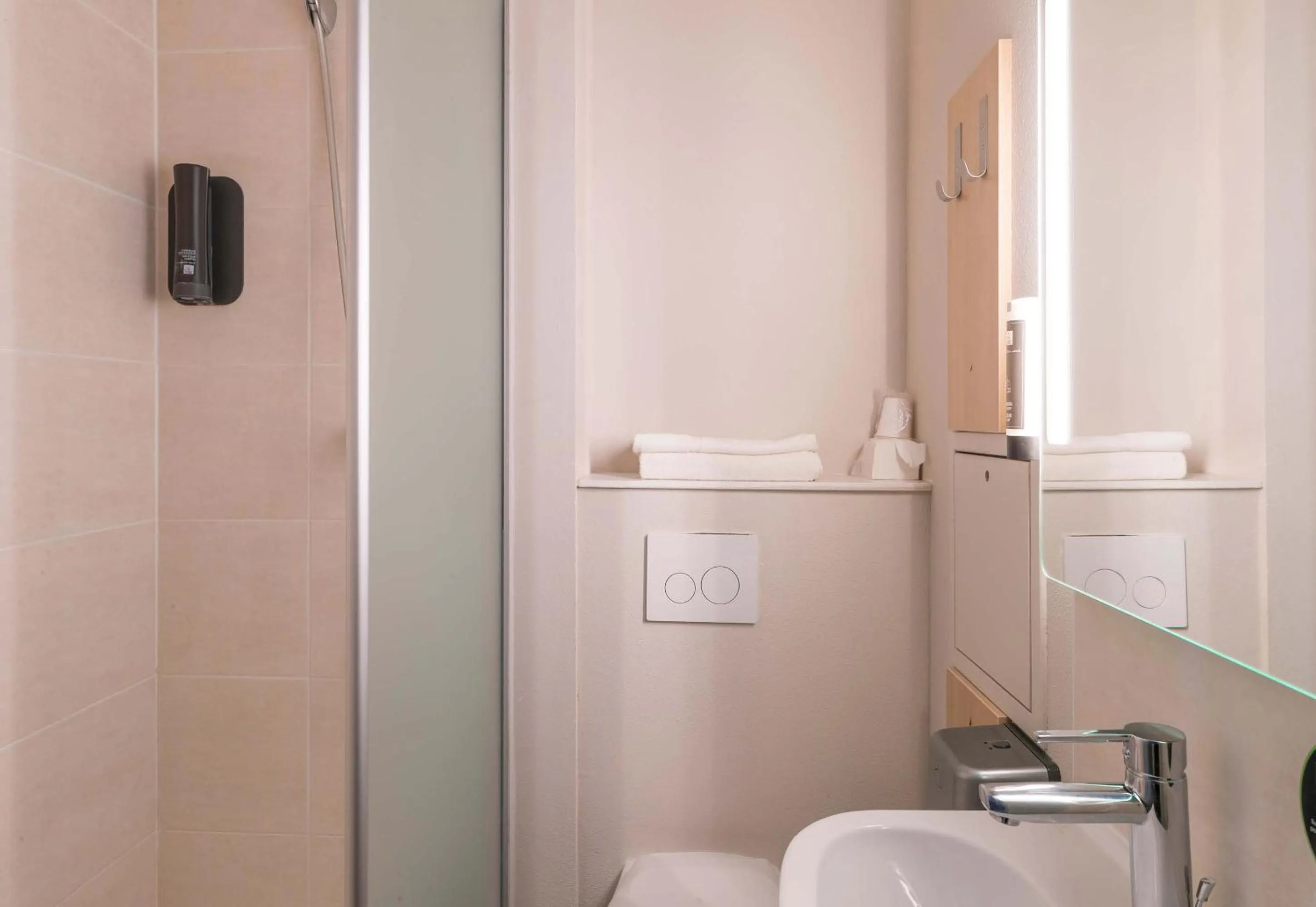 Bathroom in B&B HOTEL Orleans Saint-Jean de Braye