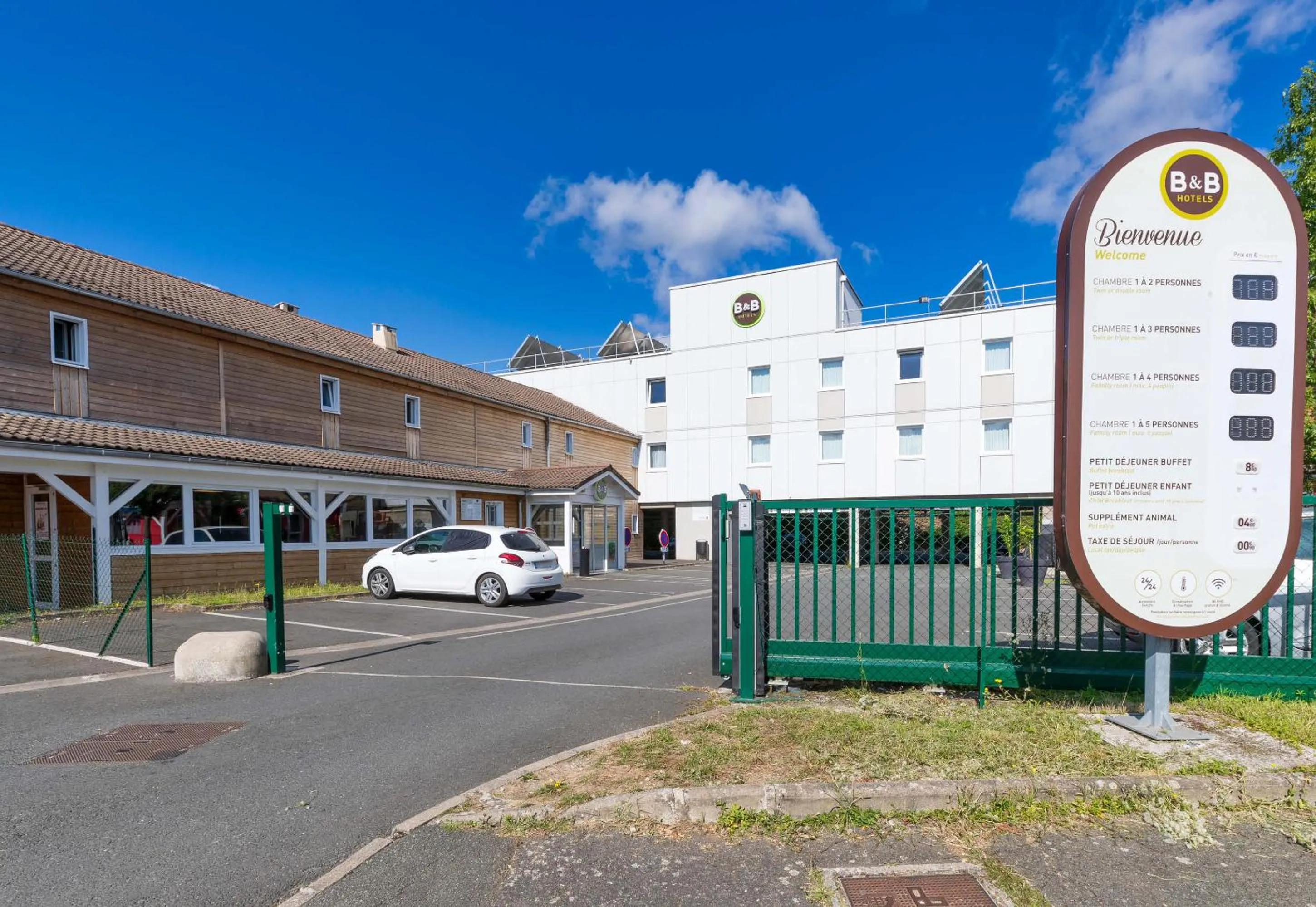 Property building in B&B HOTEL Orleans Saint-Jean de Braye