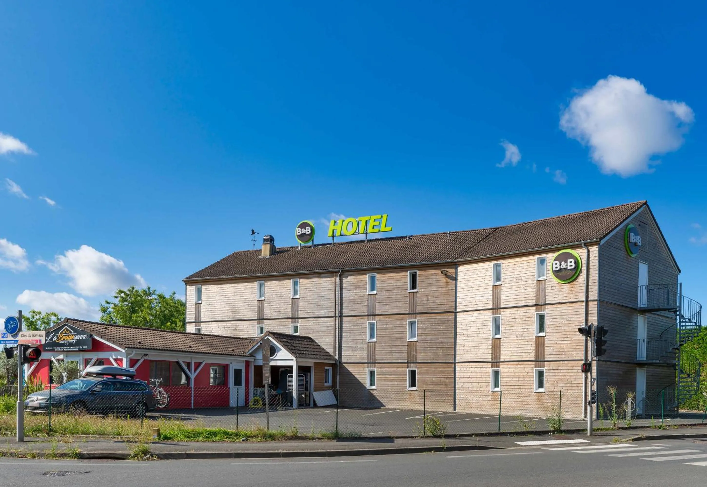 Property building in B&B HOTEL Orleans Saint-Jean de Braye