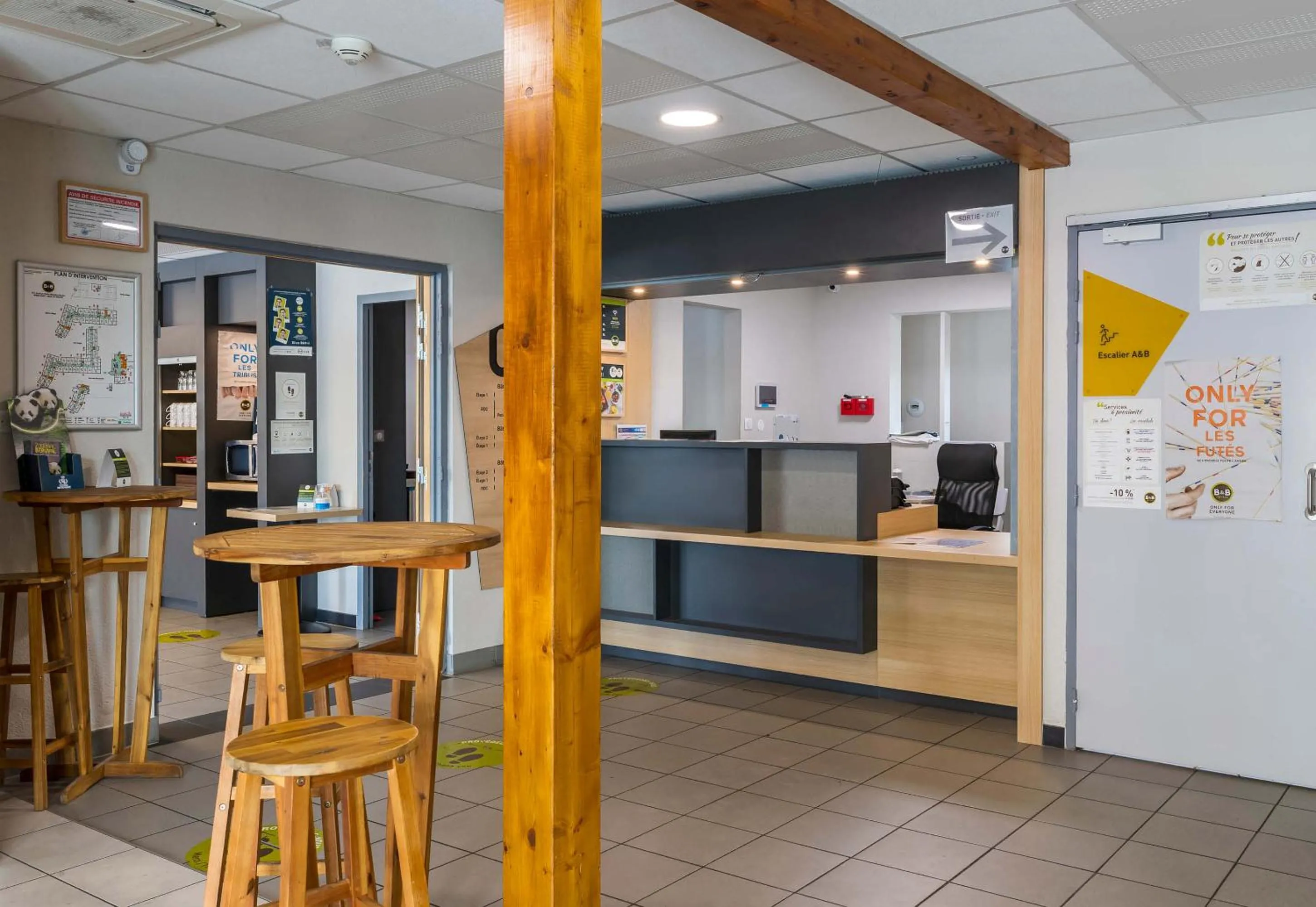 Lobby or reception in B&B HOTEL Orleans Saint-Jean de Braye