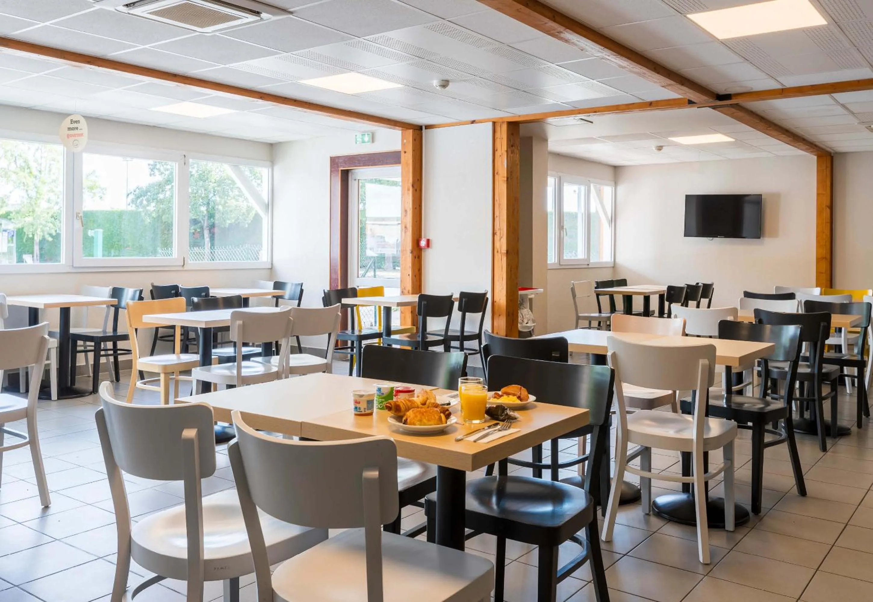 Restaurant/places to eat in B&B HOTEL Orleans Saint-Jean de Braye