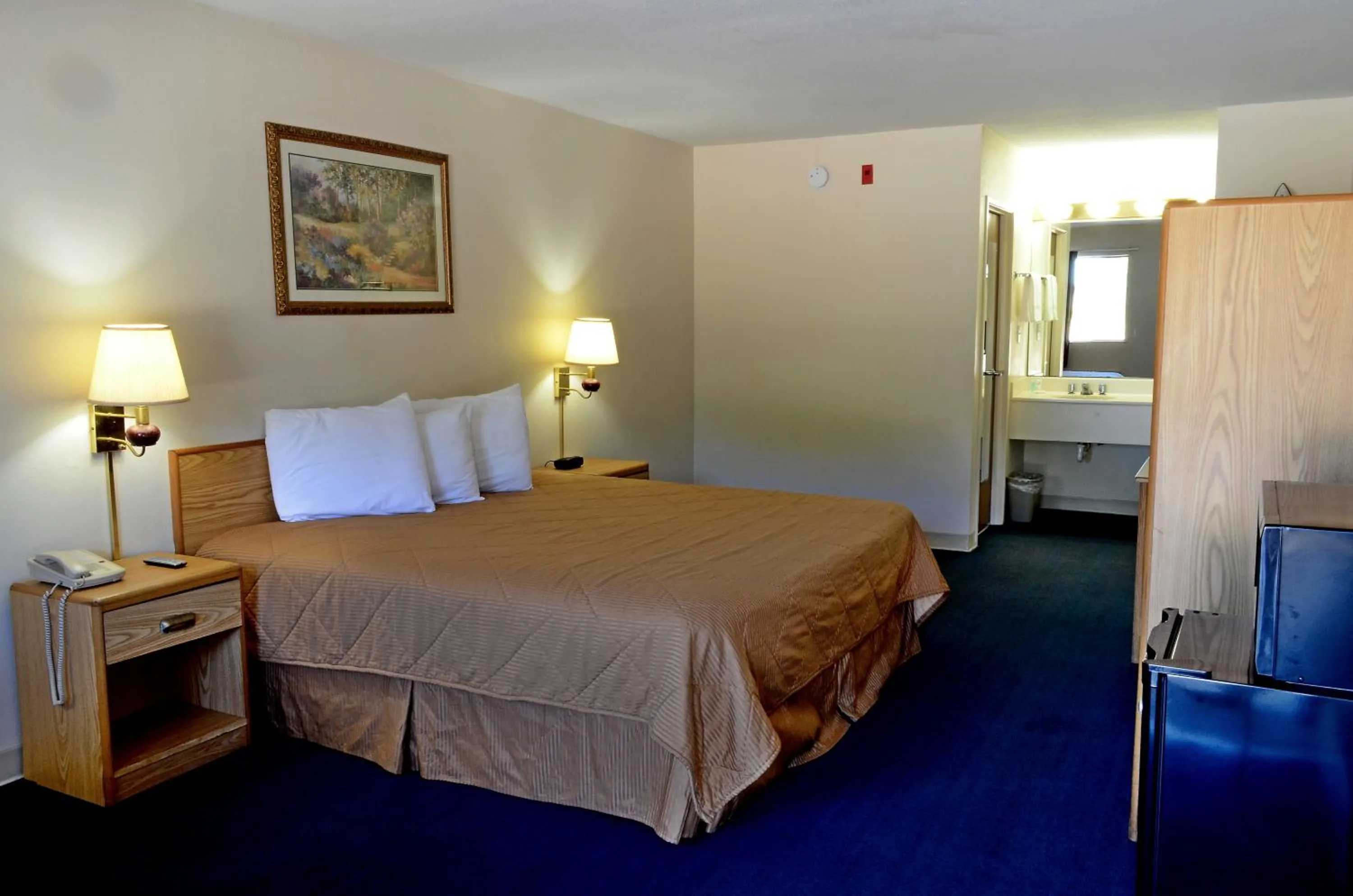 Photo of the whole room in Americas Best Value Inn Kinder