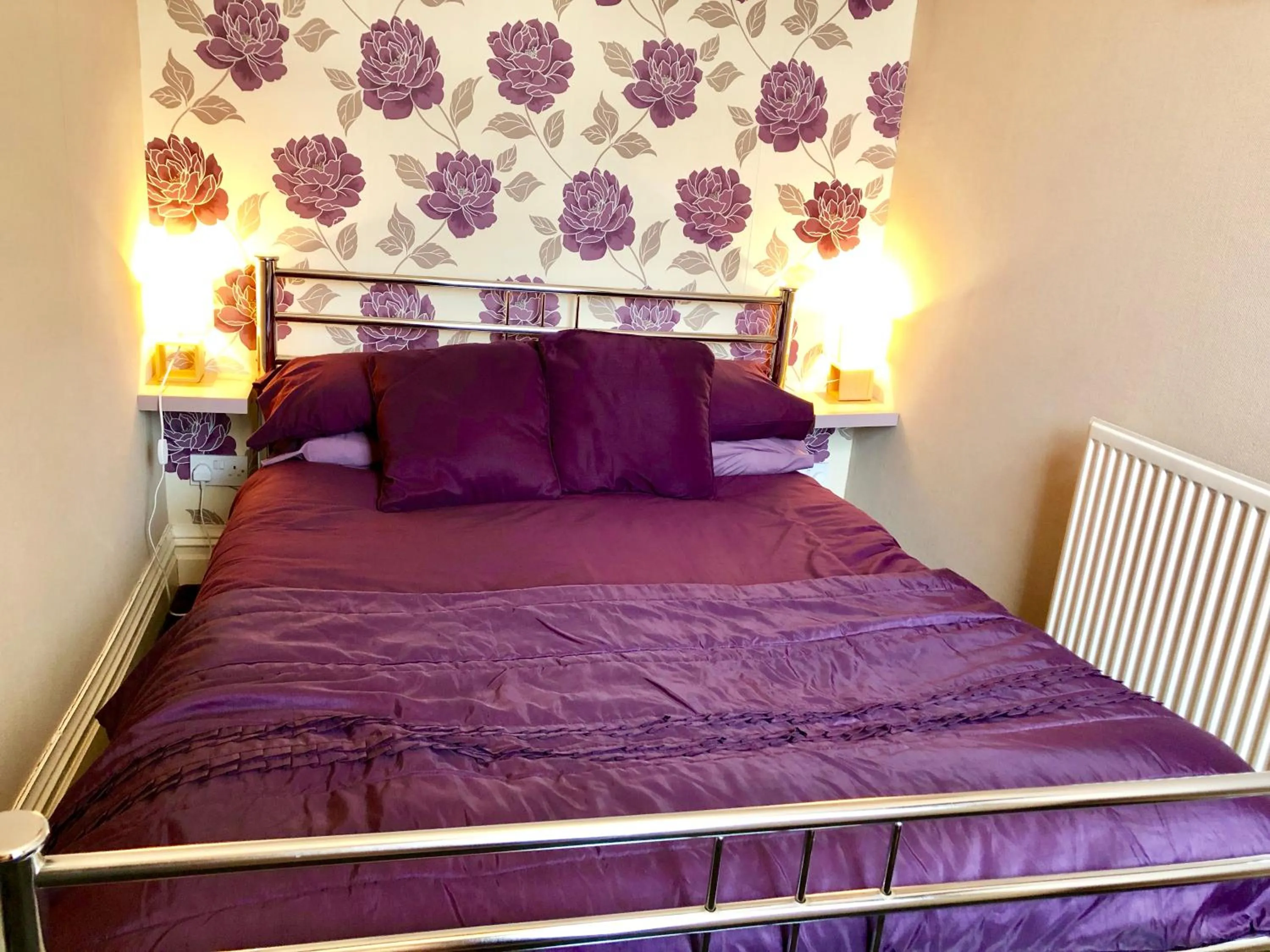 Bedroom, Bed in Empress Select Holiday Flats