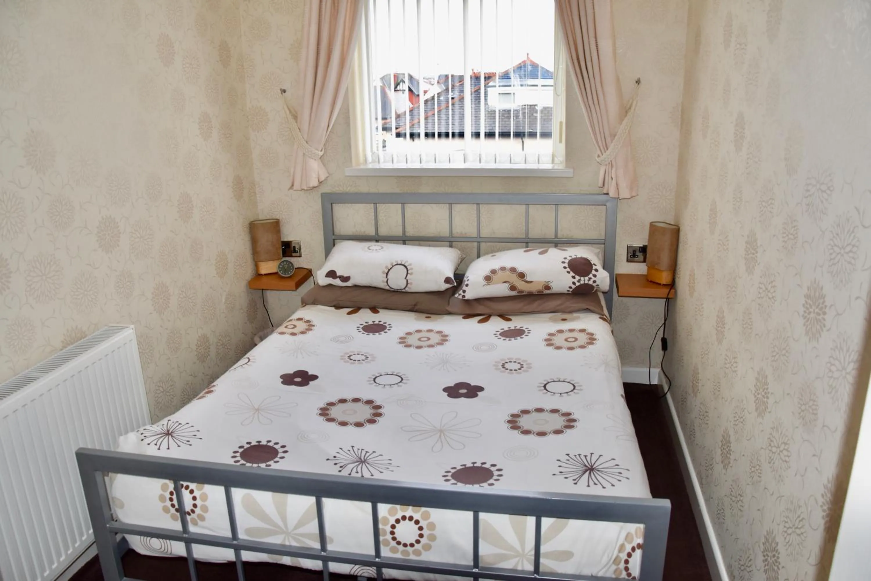 Bedroom, Bed in Empress Select Holiday Flats