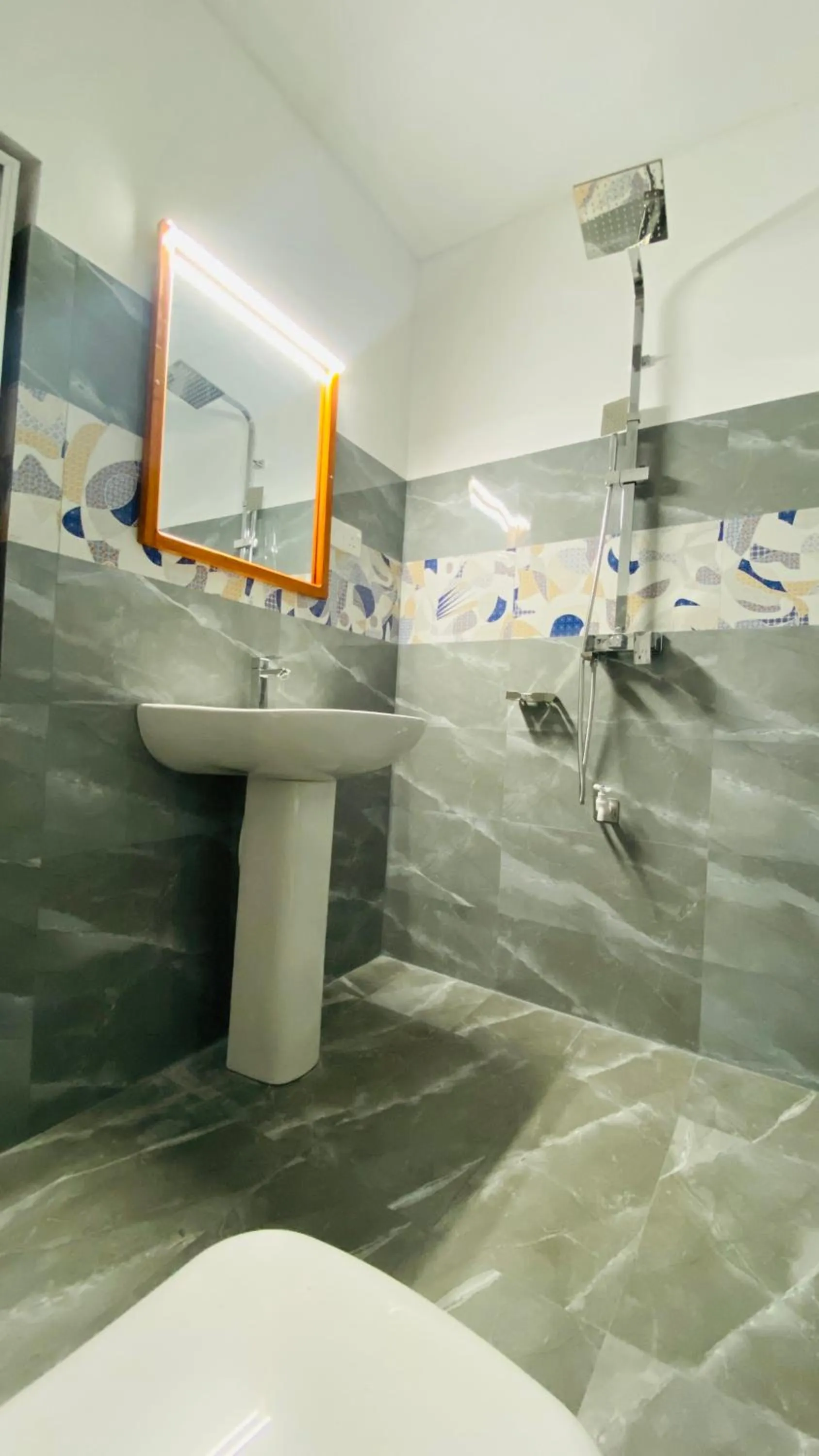 Shower in New Ocean Vibes Ahangama