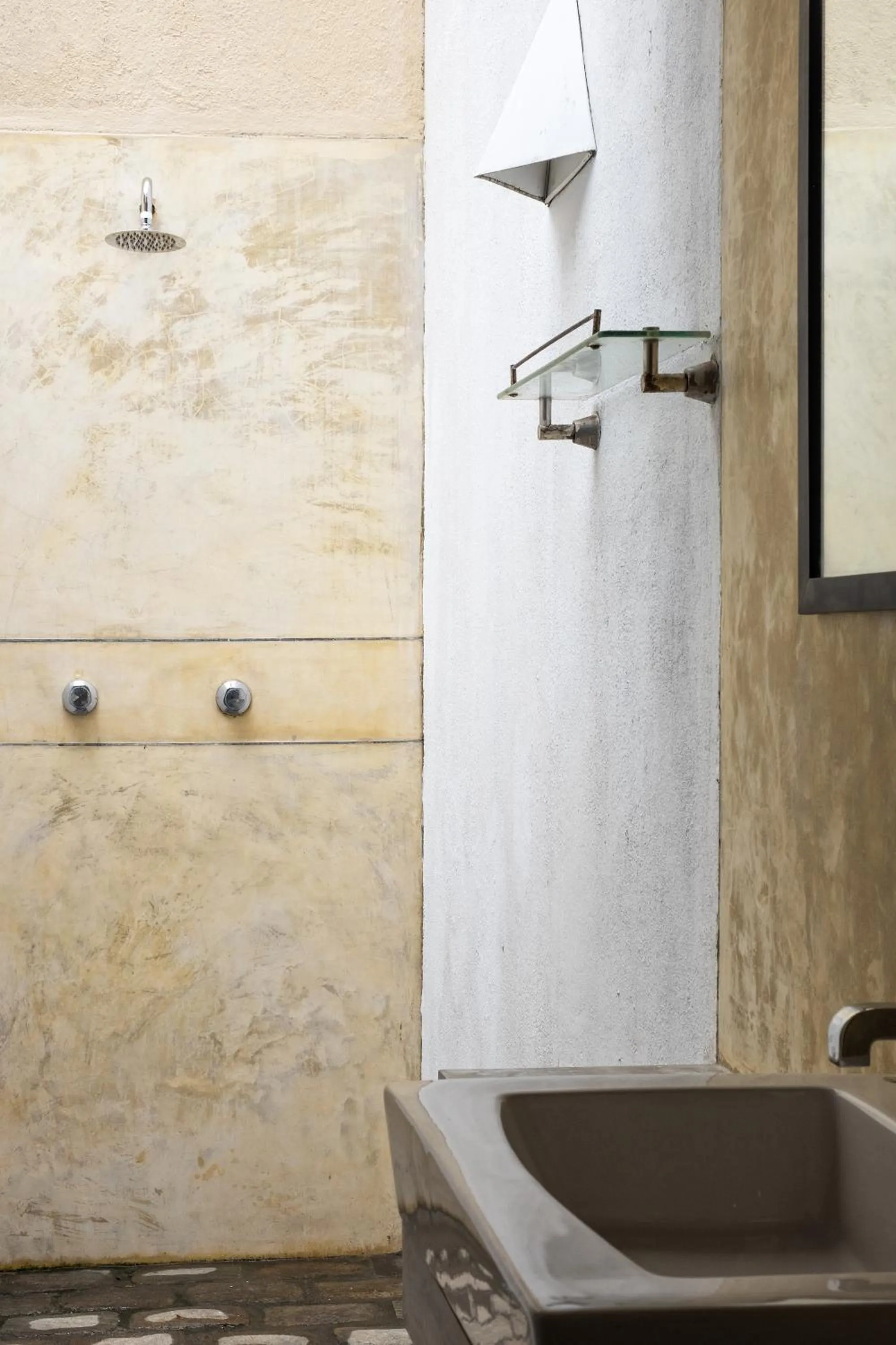 Shower in 50 CHURCH STREET - GALLE FORT