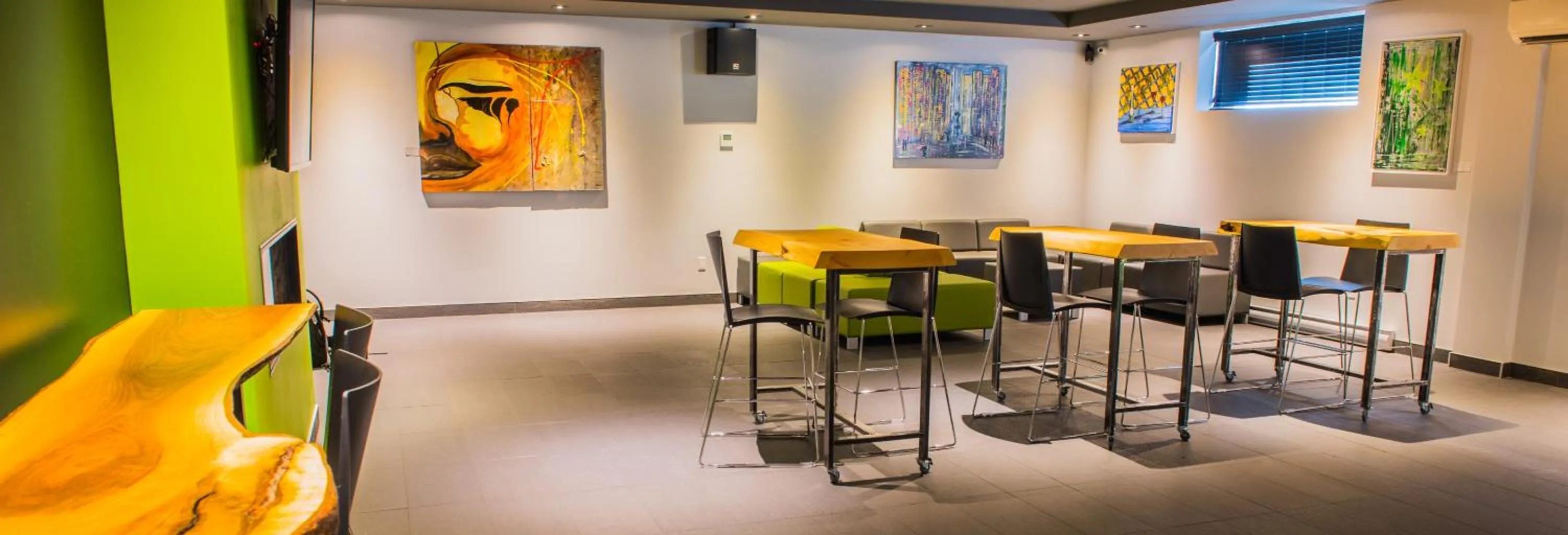 Communal lounge/ TV room in Hotel V