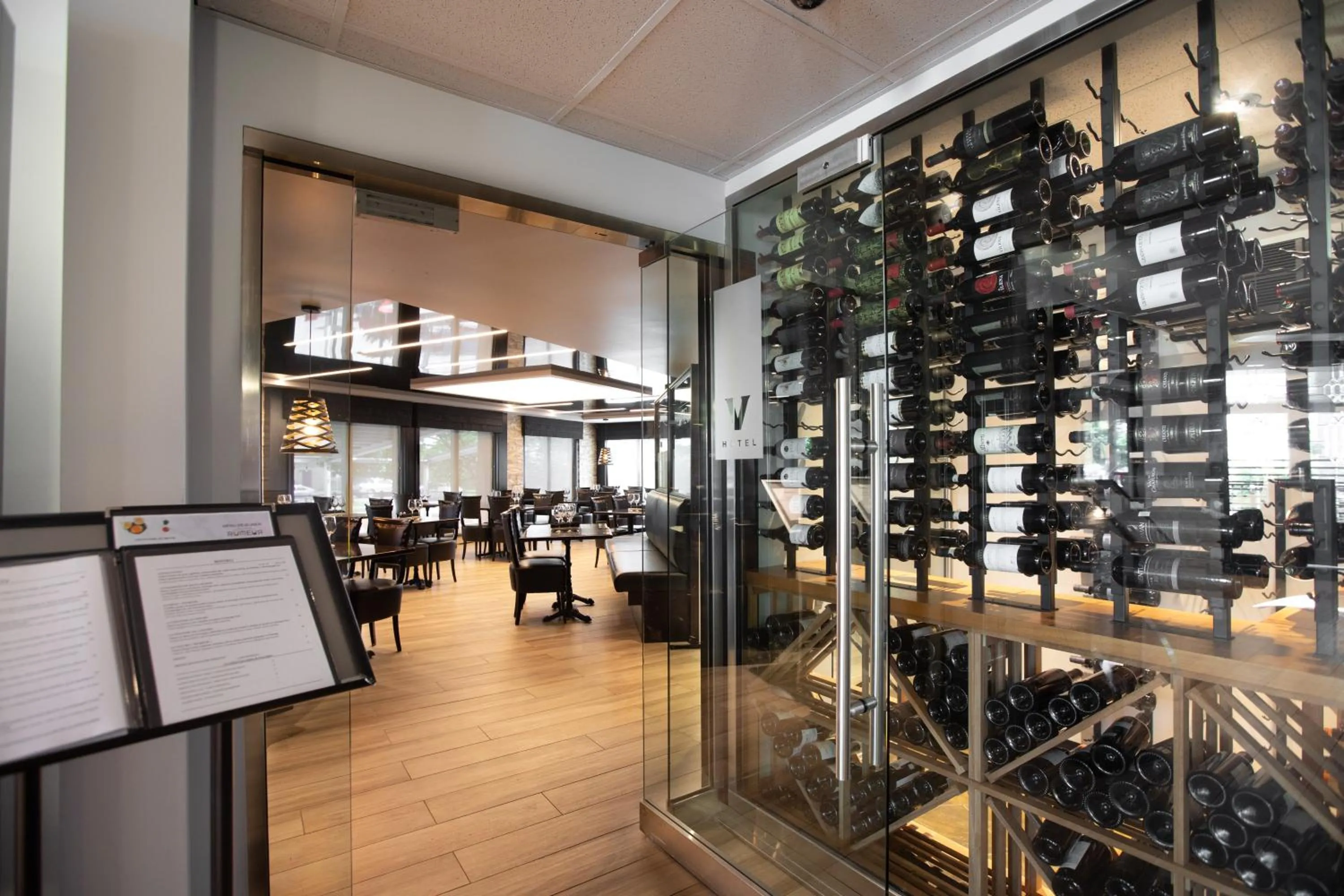 Restaurant/places to eat in Hotel V