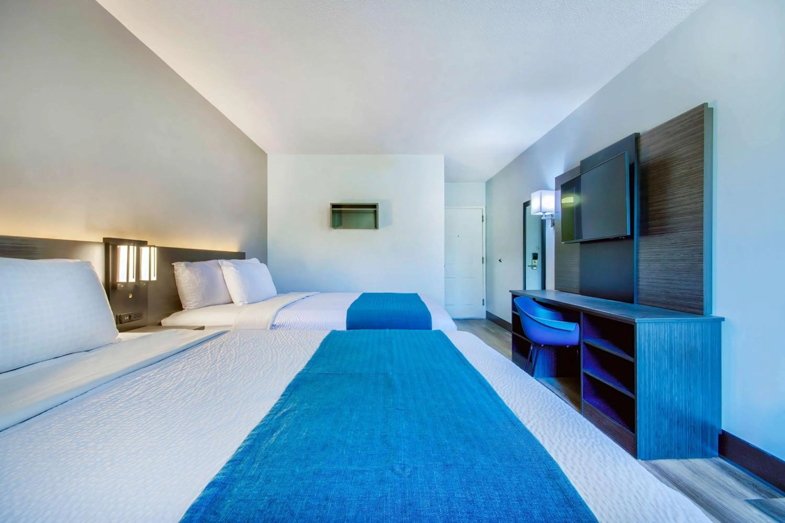 Bedroom, Bed in Motel 6 Jeffersonville, IN