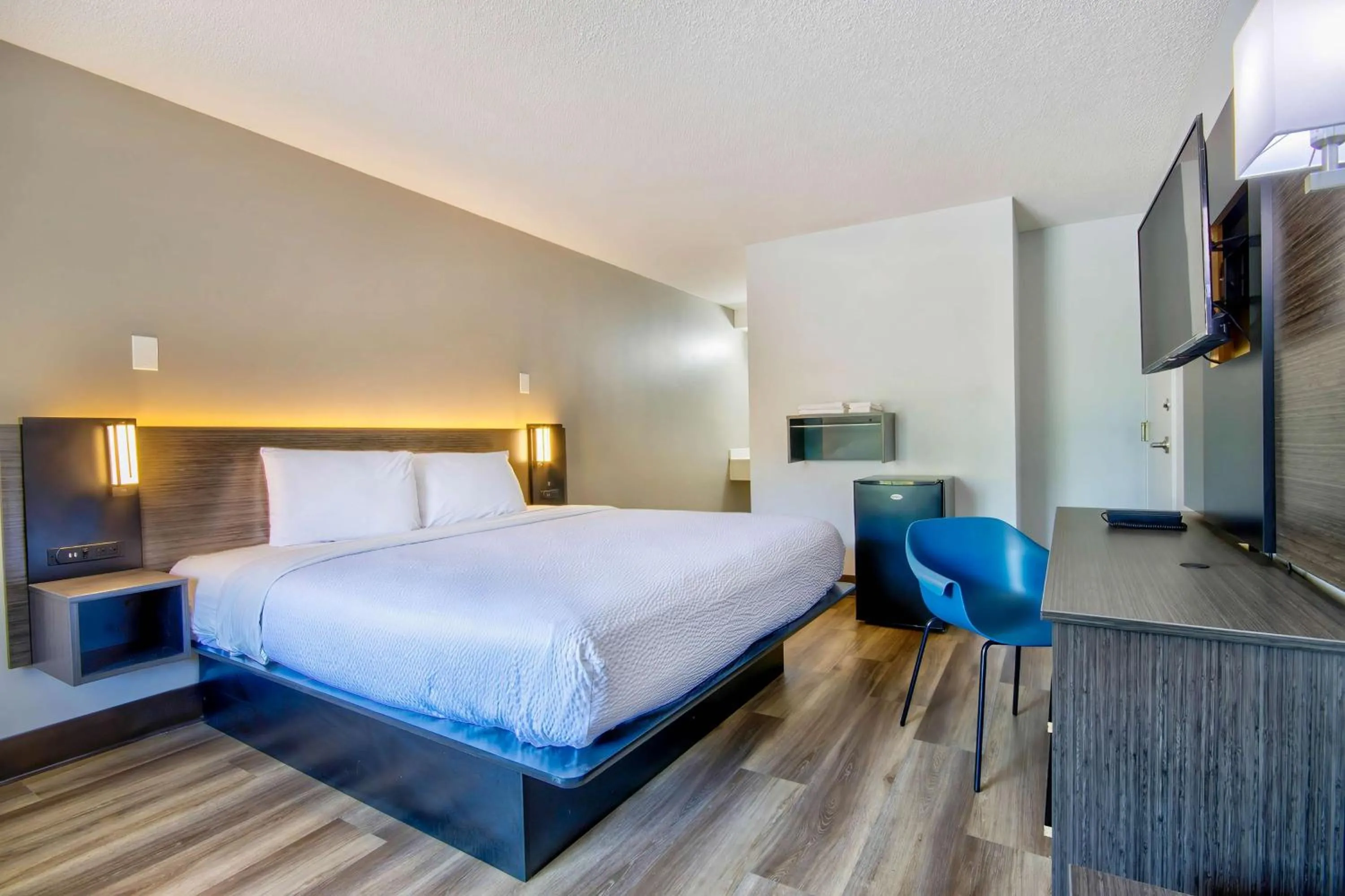 Bedroom, Bed in Motel 6 Jeffersonville, IN