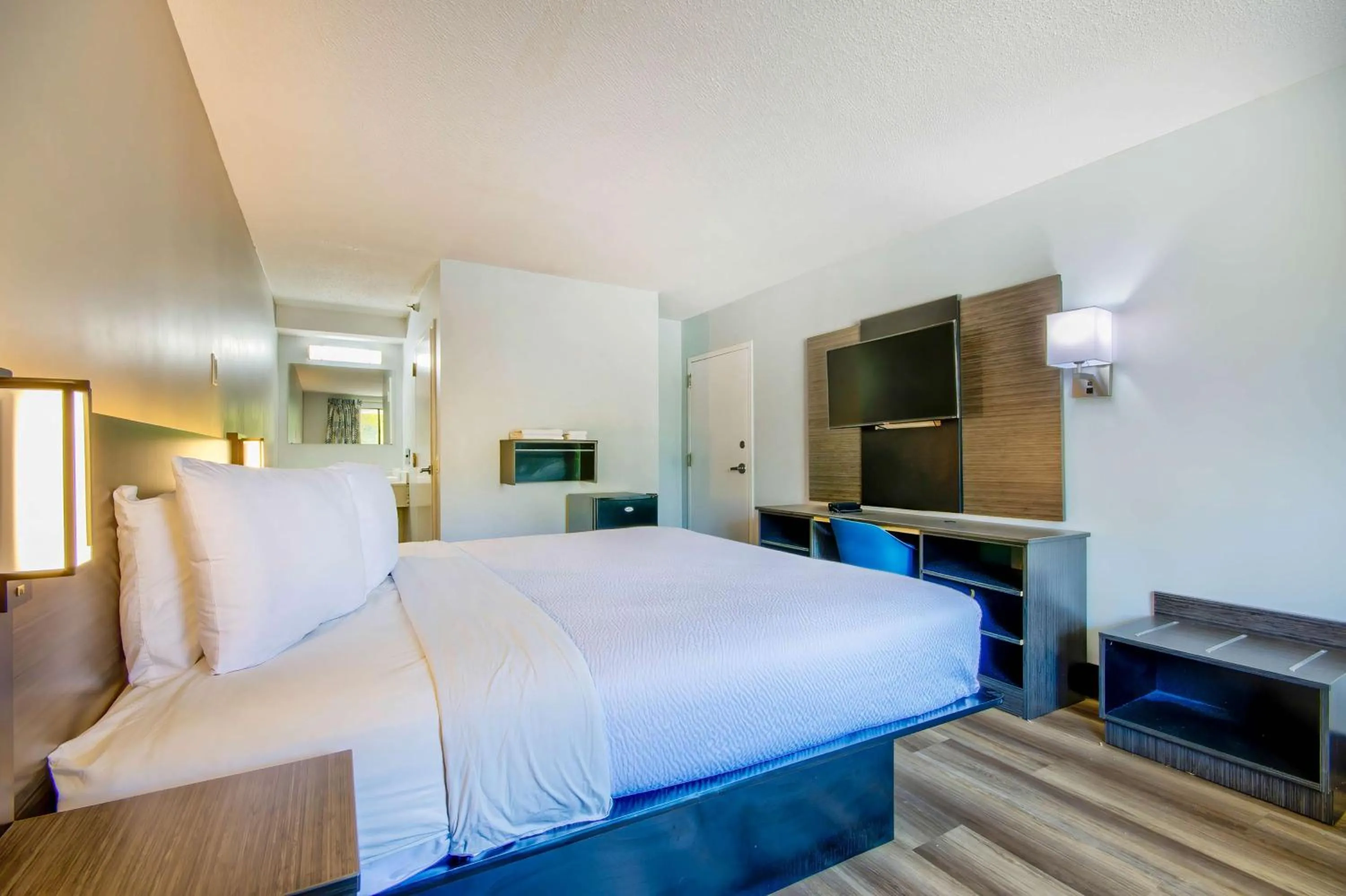 Bedroom, Bed in Motel 6 Jeffersonville, IN